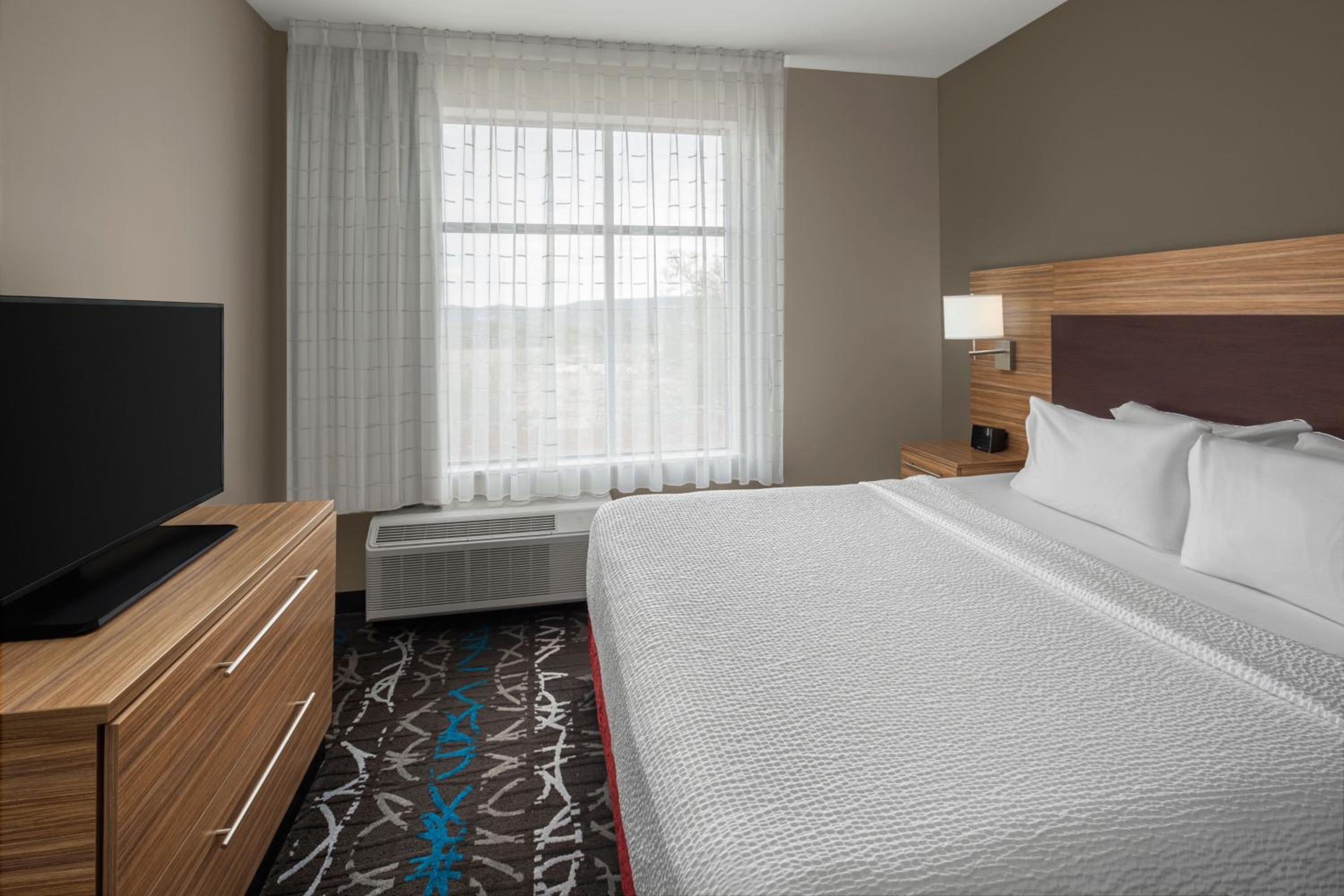 One-Bedroom King Suite photo 2
