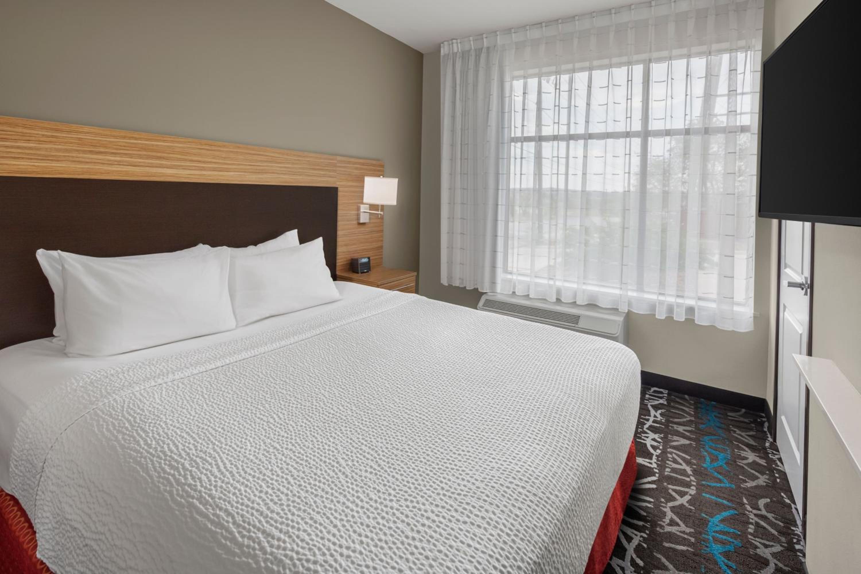 Two-Bedroom Suite - Hearing Accessible photo 3
