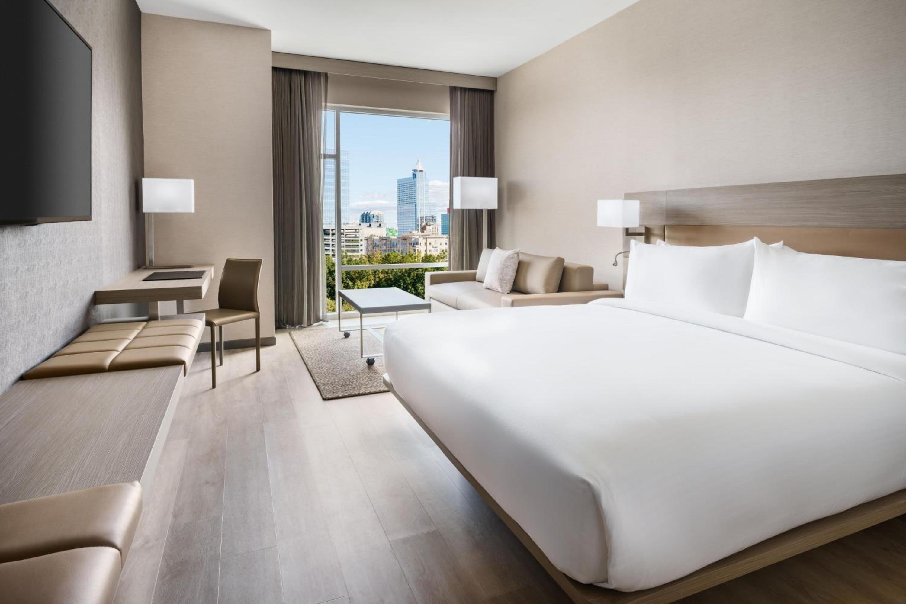 King Room with Sofa Bed, High Floor - Photo 1