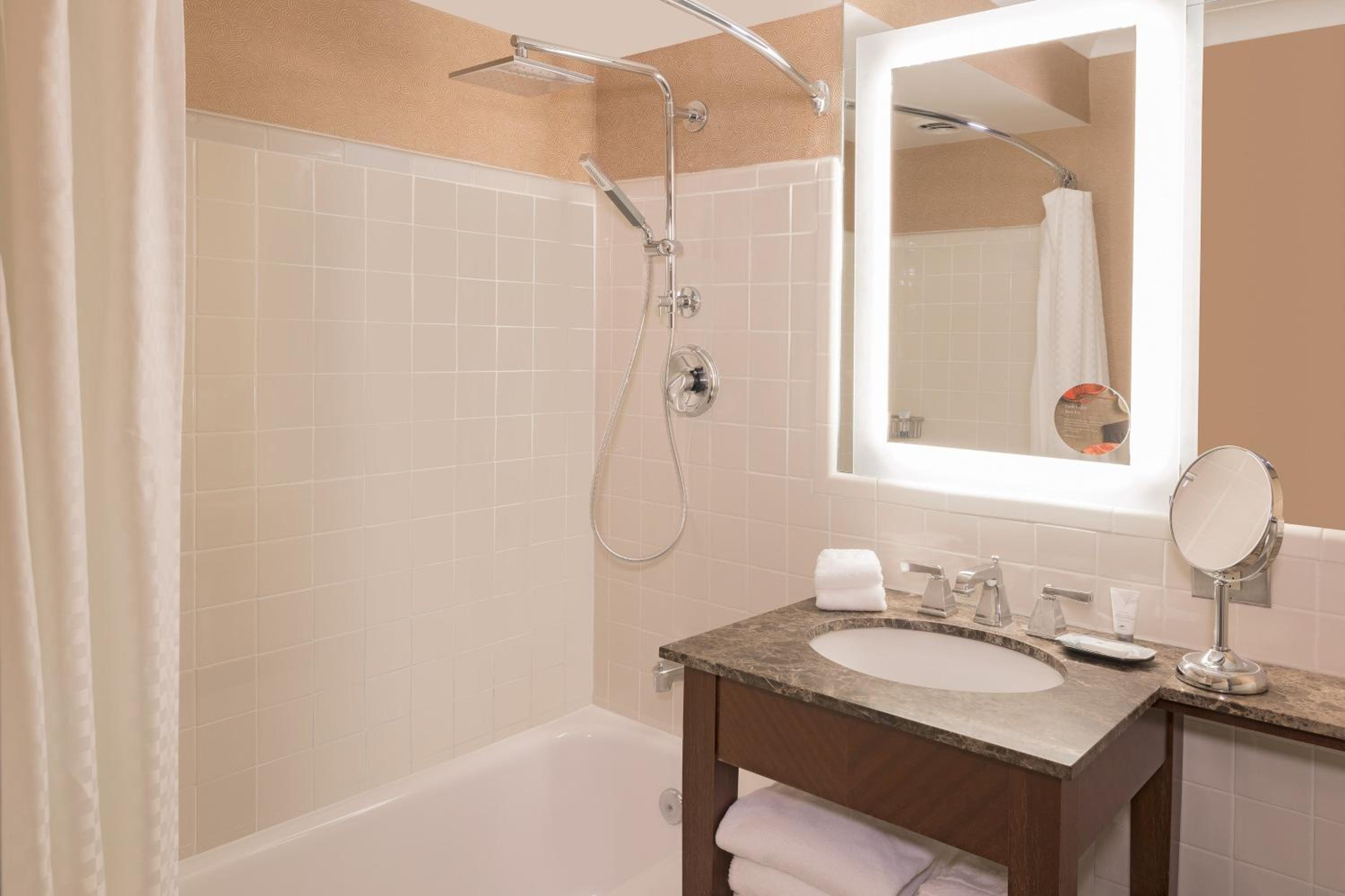 Premium, Guest room, 1 King, Harbor view thumbnail 5