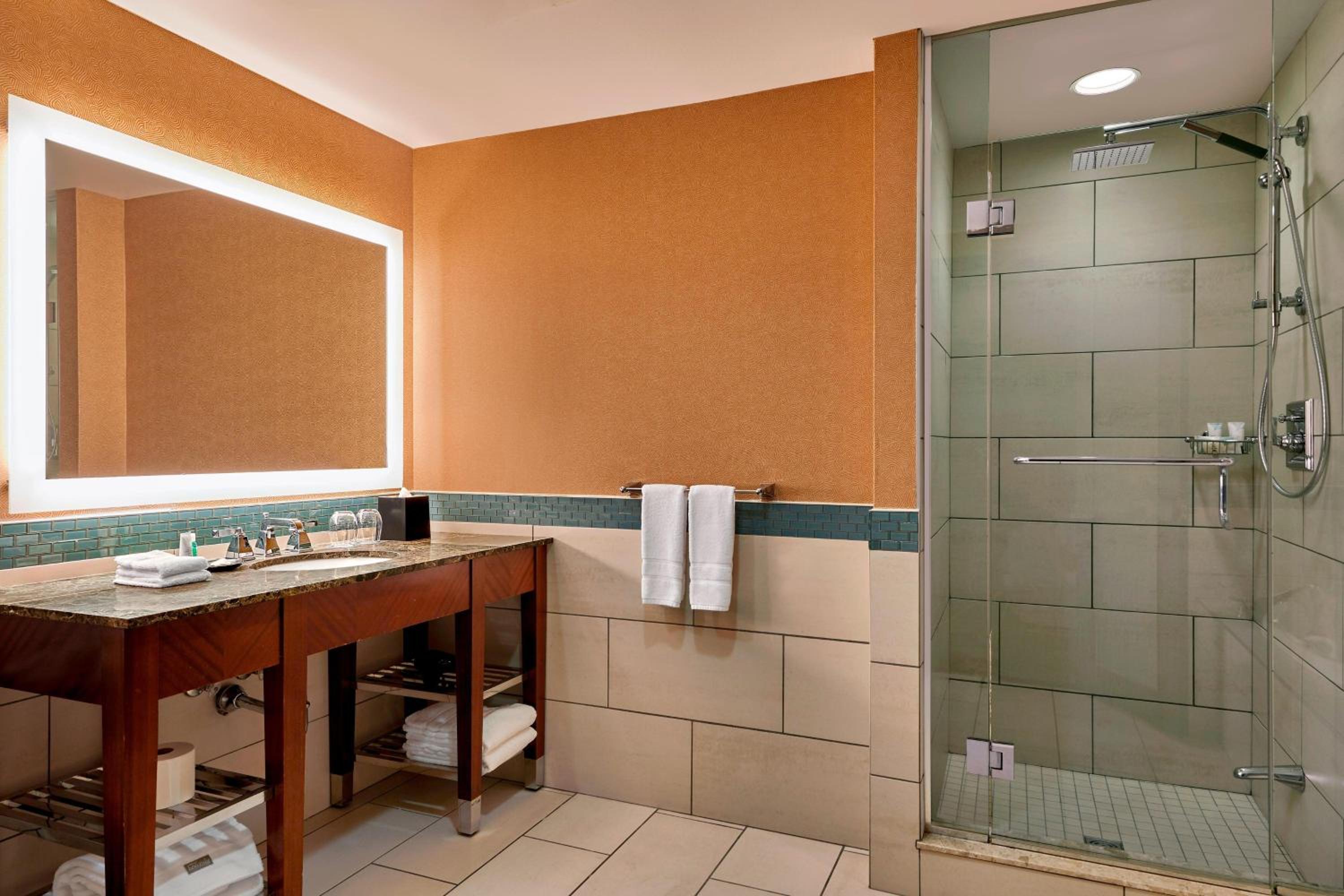 Studio Suite, 1 King, Sofa bed, City view, Whirlpool