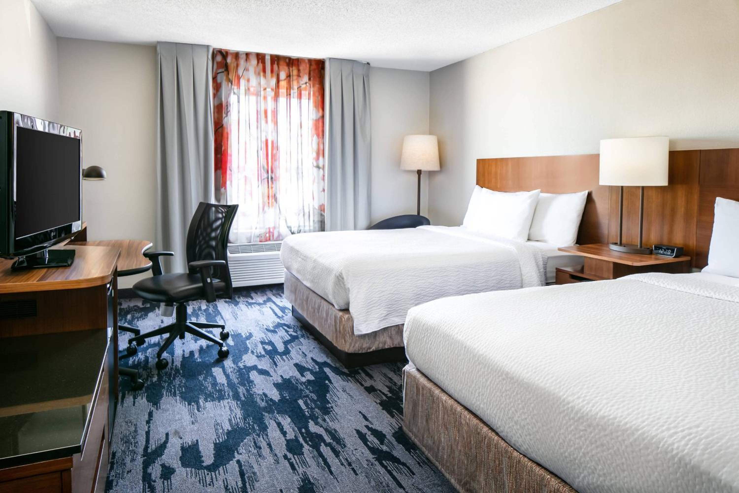 Queen Room with Two Queen Beds - Photo 1