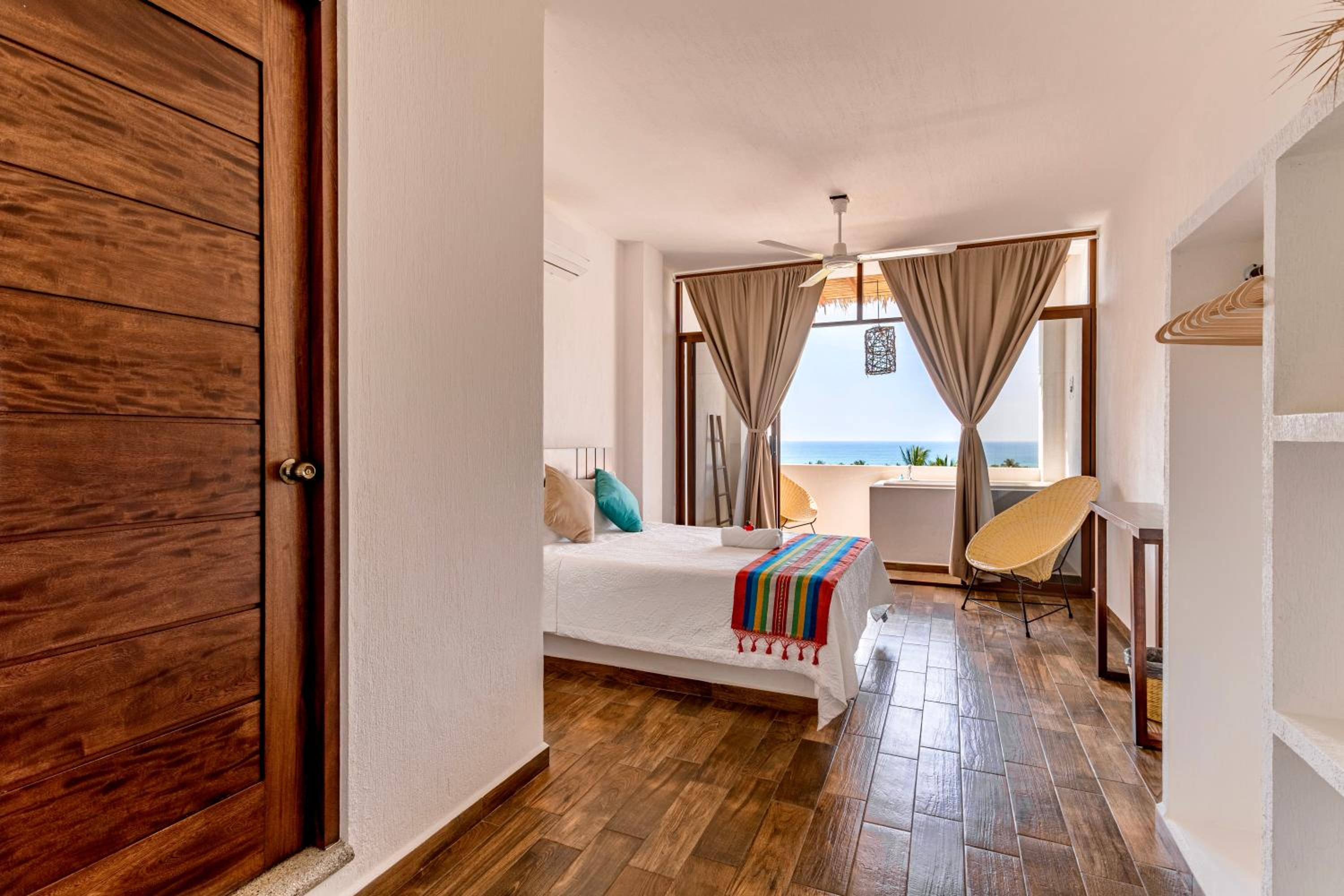 Deluxe Double Room with Balcony and Sea View