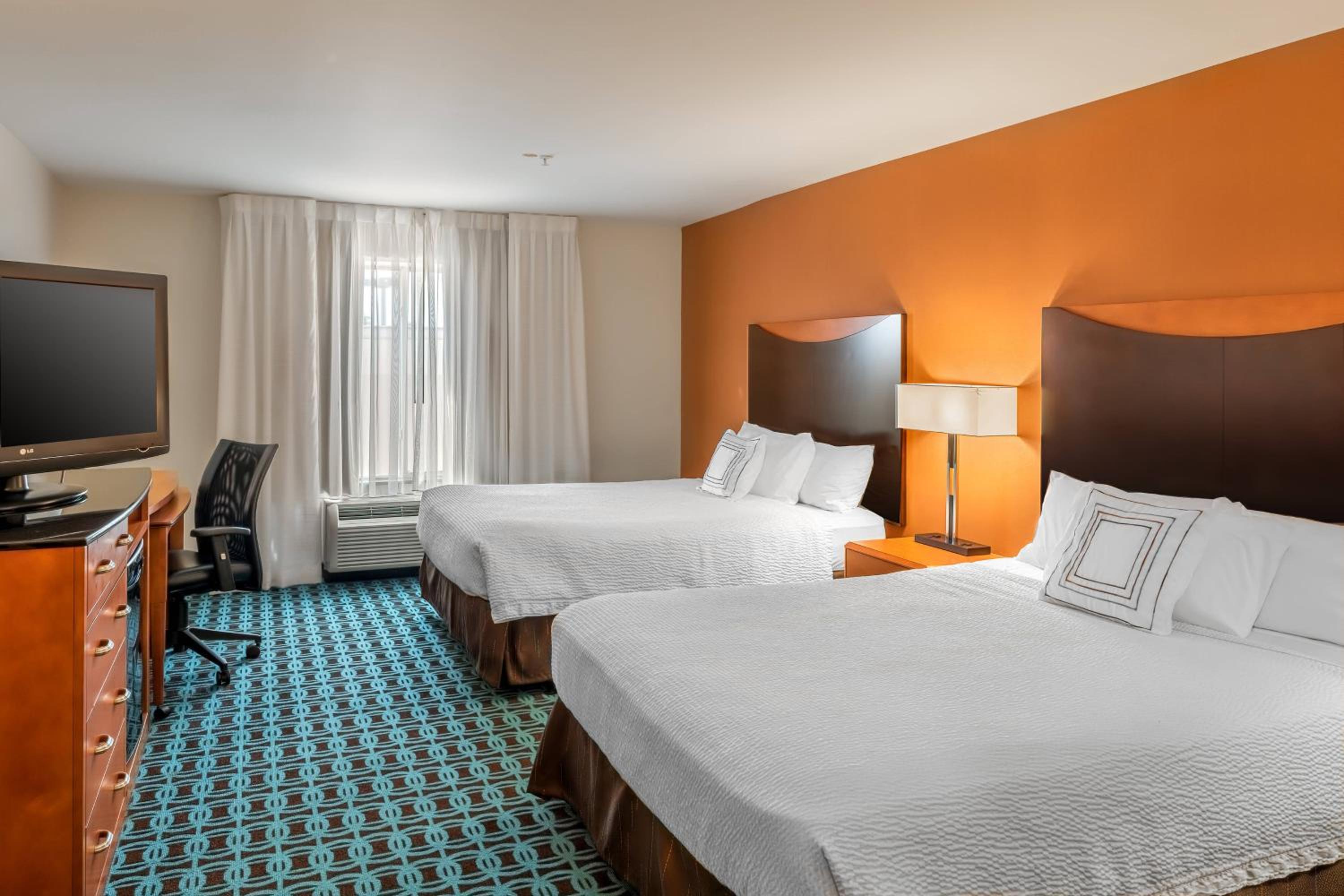 Queen Room with Two Queen Beds and Adapted Tub - Mobility and Hearing Accessible - Photo 1