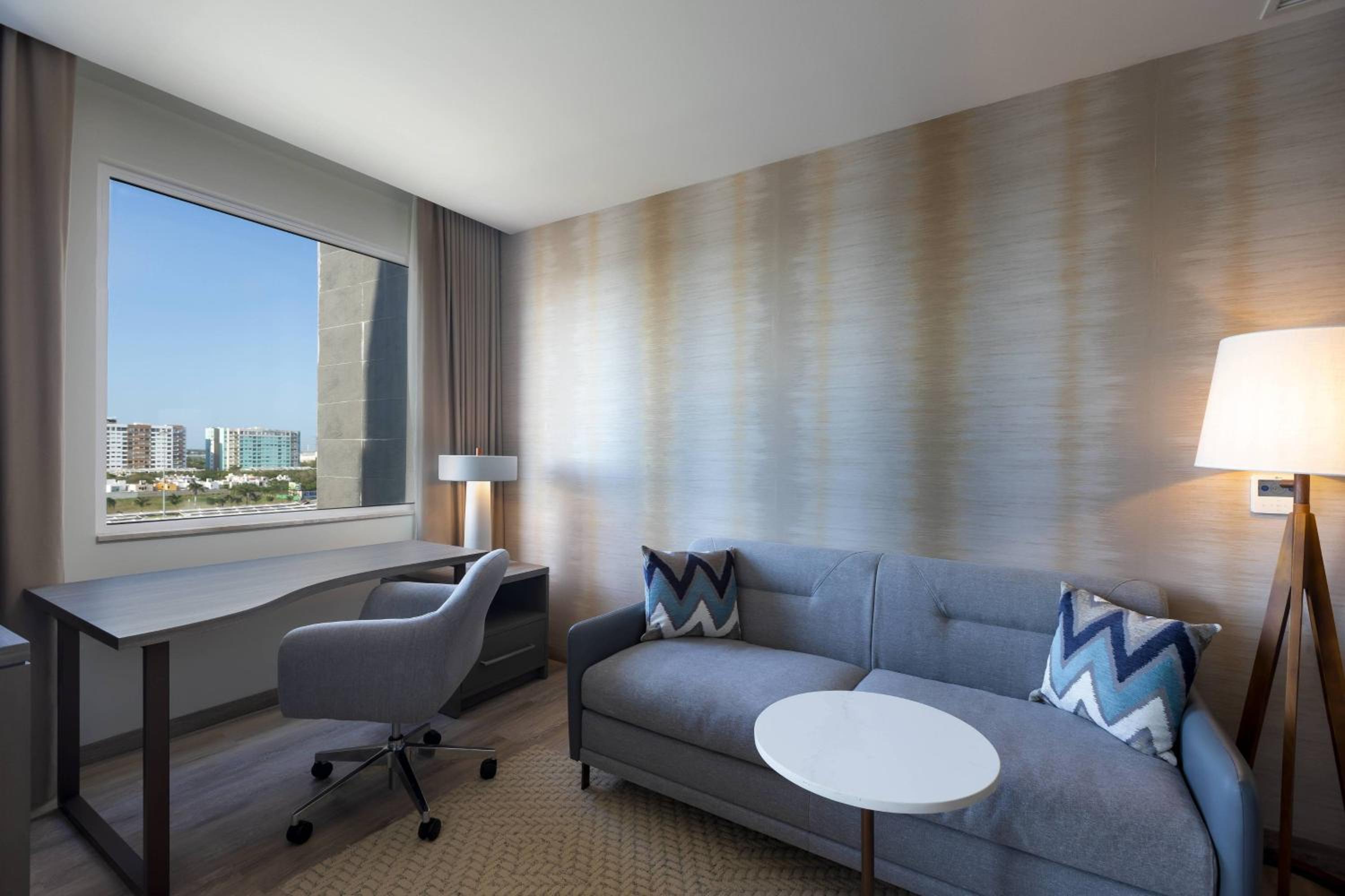 Studio, 1 King, Sofa bed, City view - Photo 3