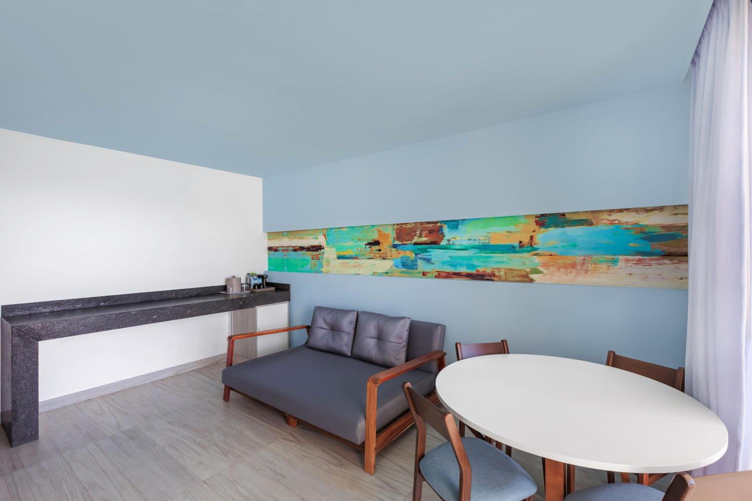 One-Bedroom King Suite with Balcony and Ocean View - Photo 8