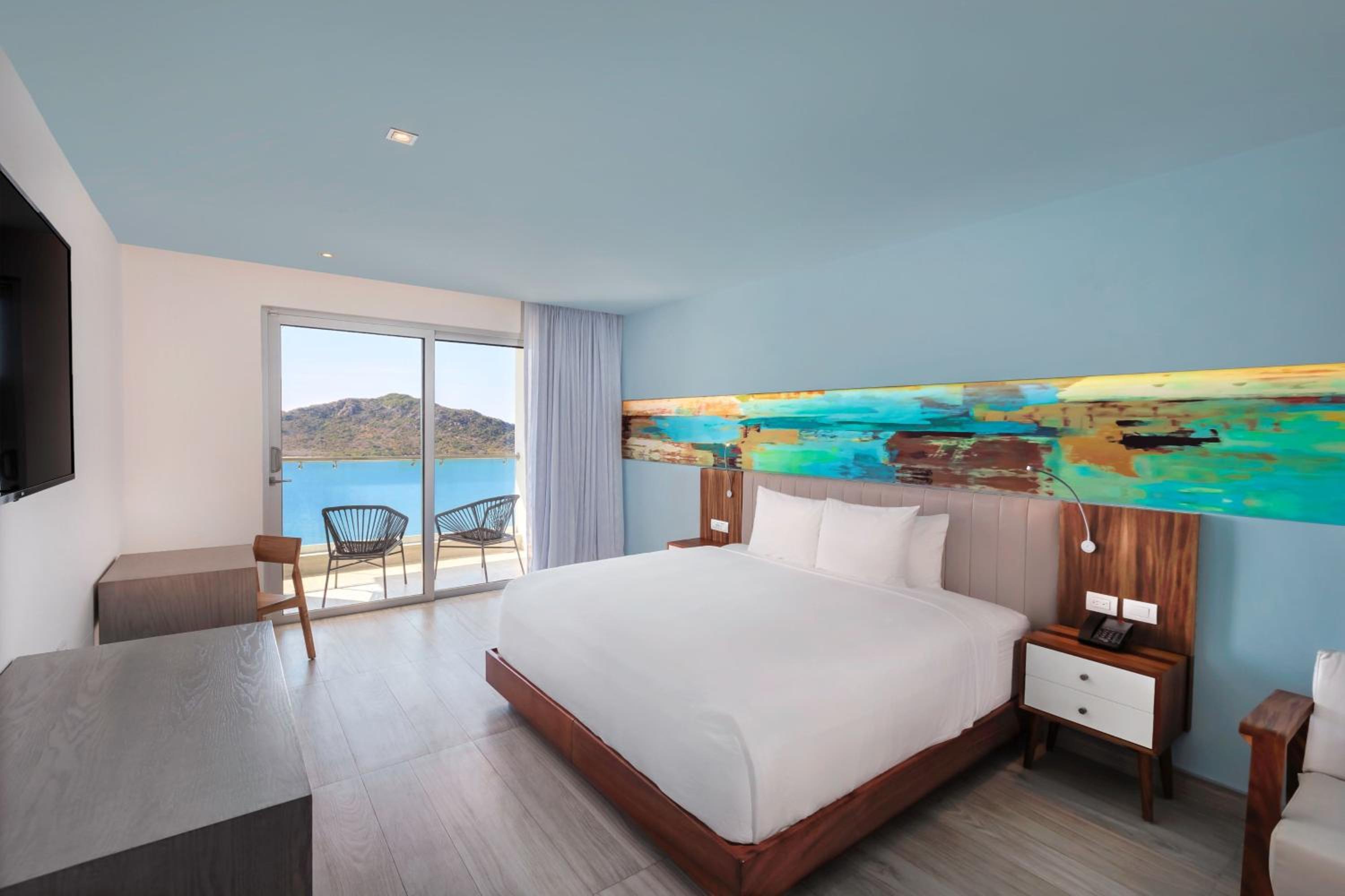 One-Bedroom King Suite with Balcony and Ocean View - Photo 1