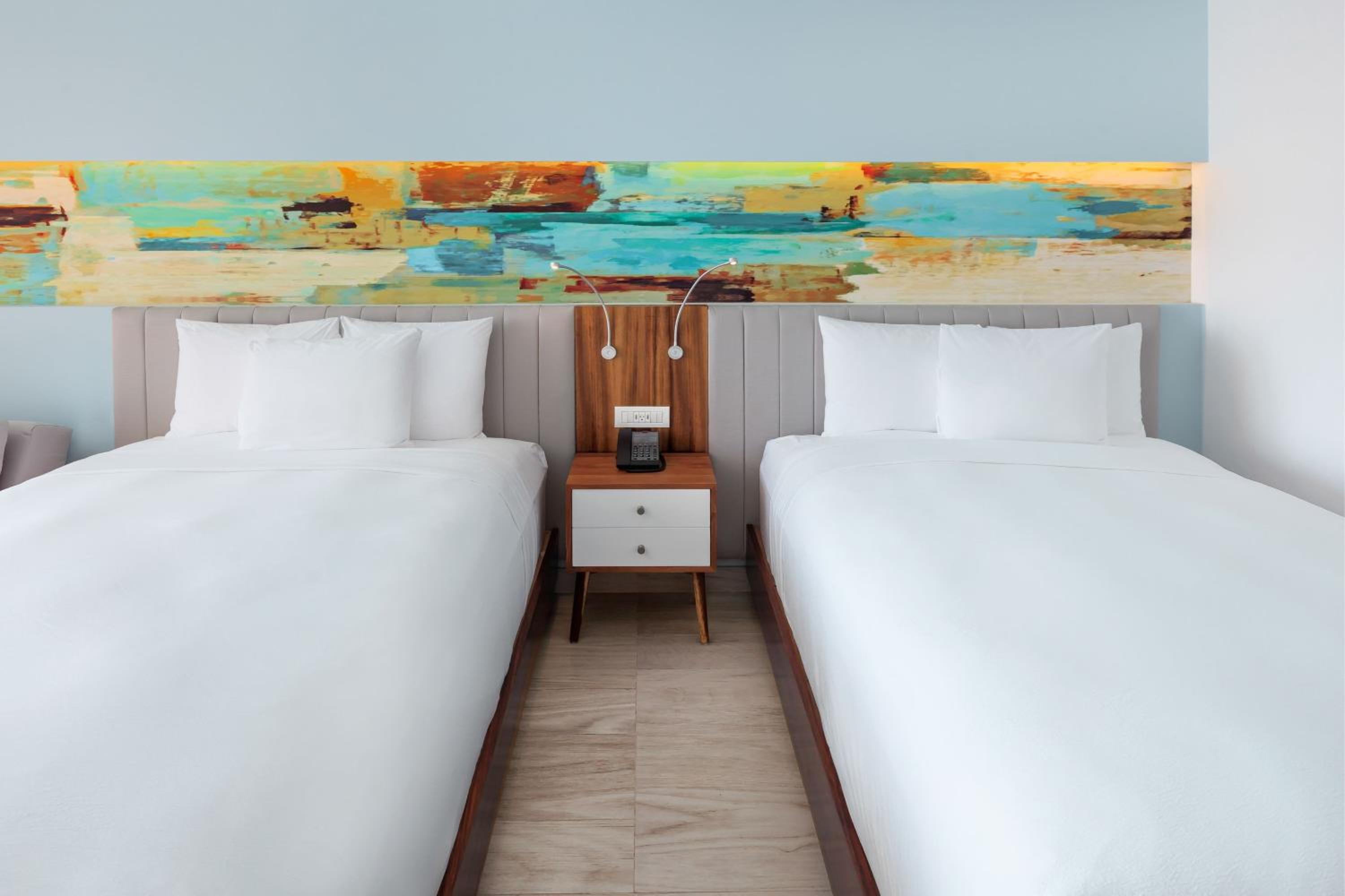 Deluxe Queen Room with Two Queen Beds, Balcony and Ocean View - Photo 2