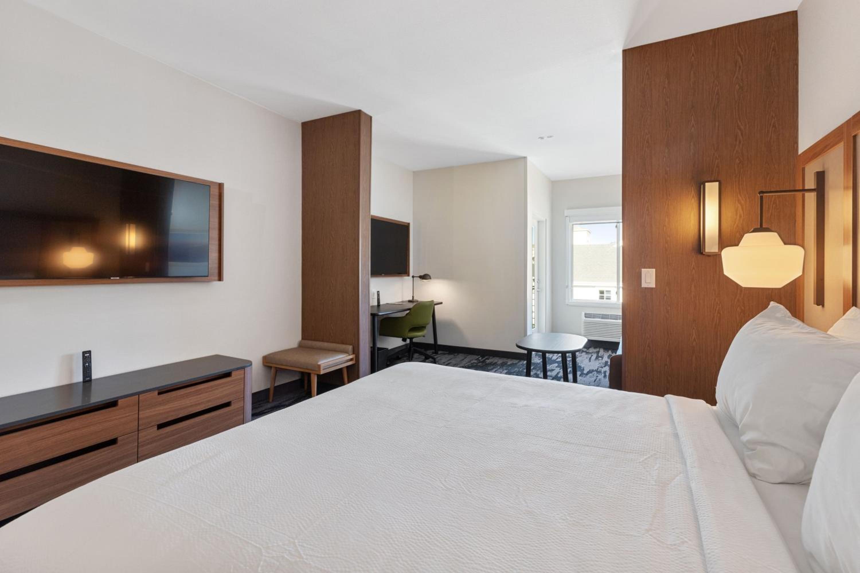 King Suite with Sofa Bed and Balcony photo 1