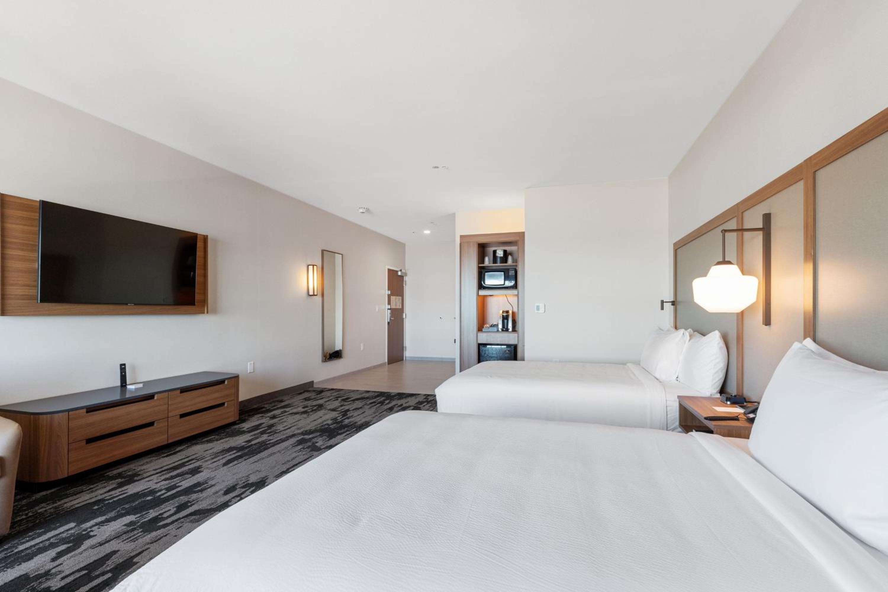 Queen Suite with Two Queen Beds, Partial Ocean View and Sofa Bed - Photo 1