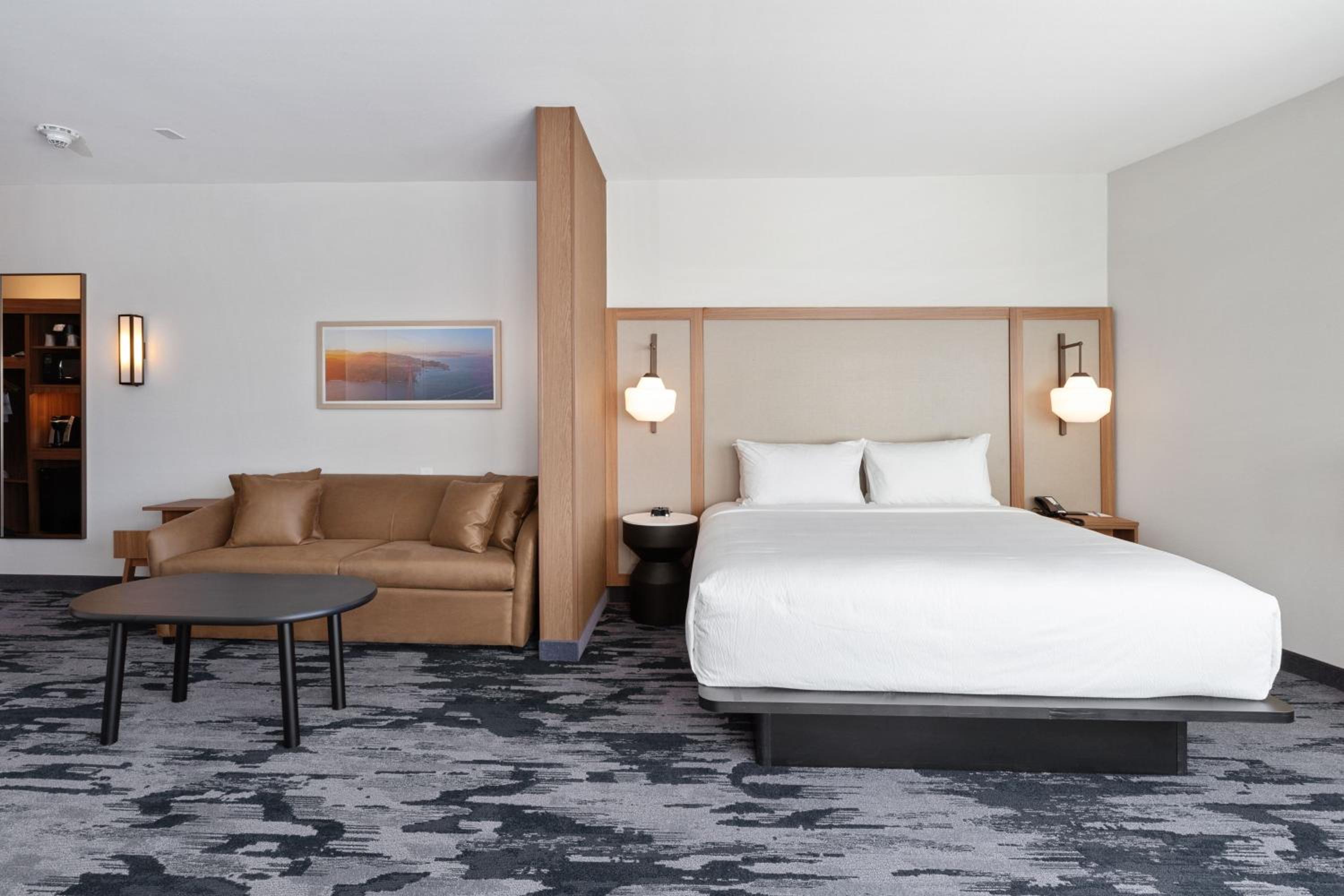 King Suite with Partial Ocean View, Bathtub and Sofa Bed - Mobility Access - Photo 2