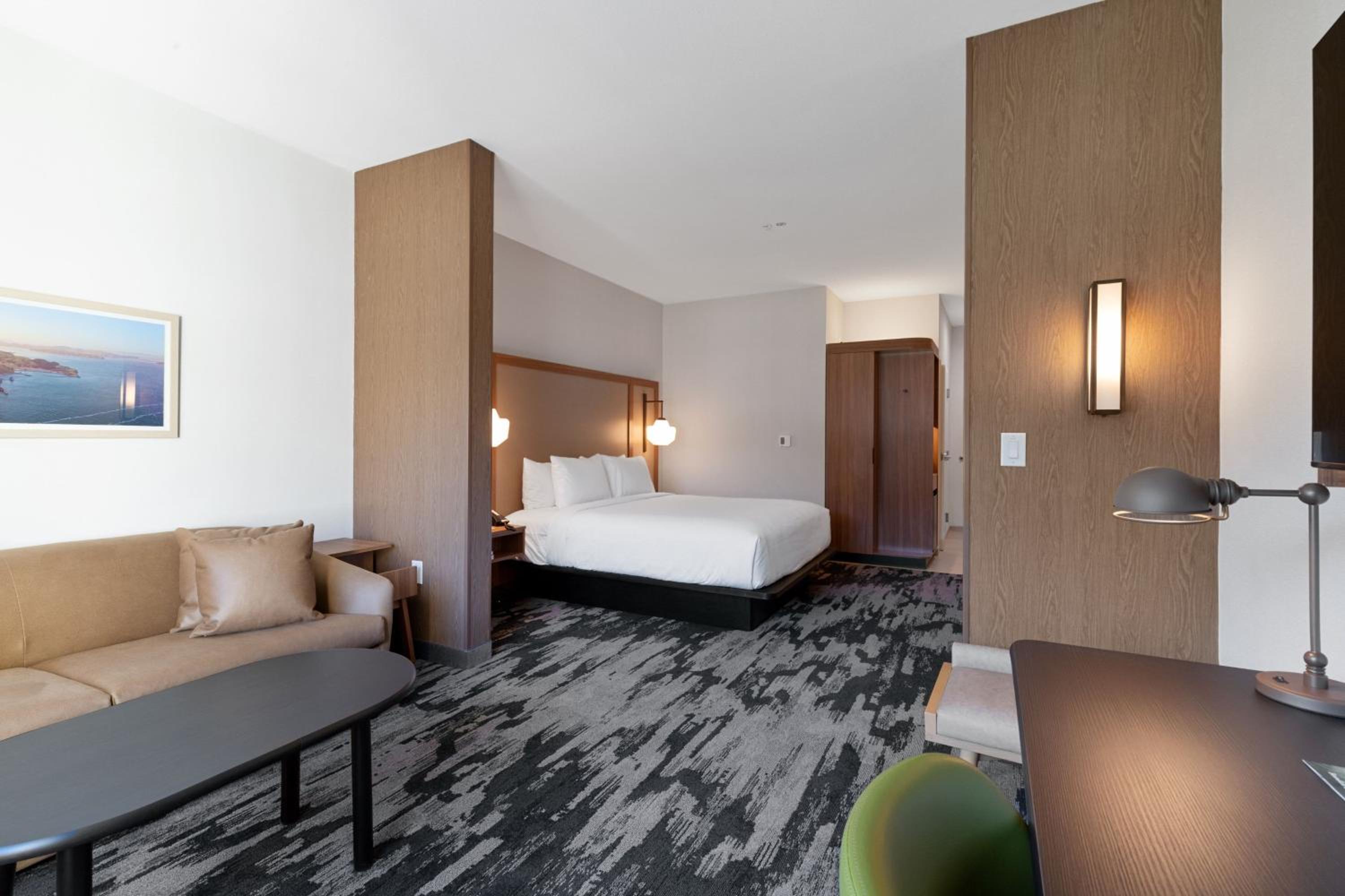 Executive King Suite with Sofa Bed - Photo 4