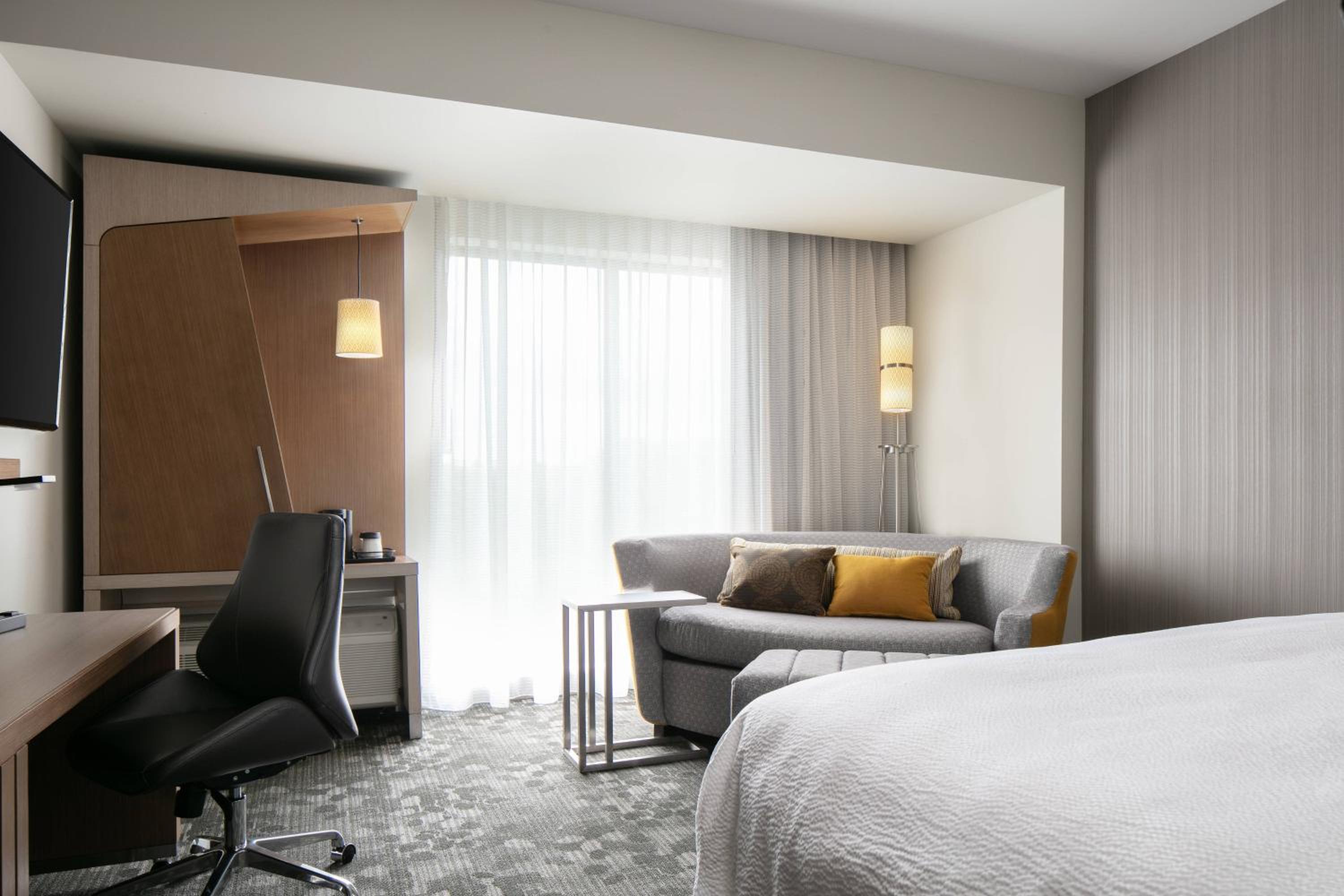 Guest room, 1 King, Sofa bed, City view