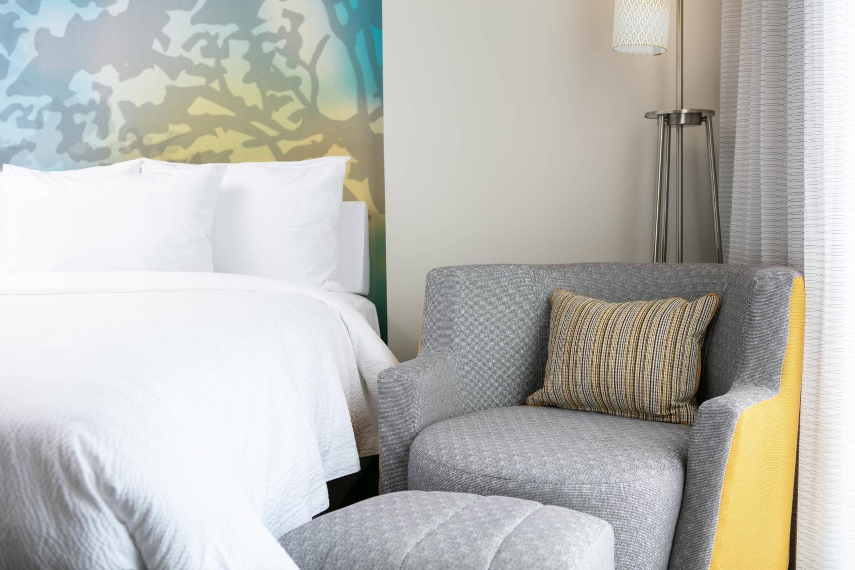 Guest room, 2 Queen, City view