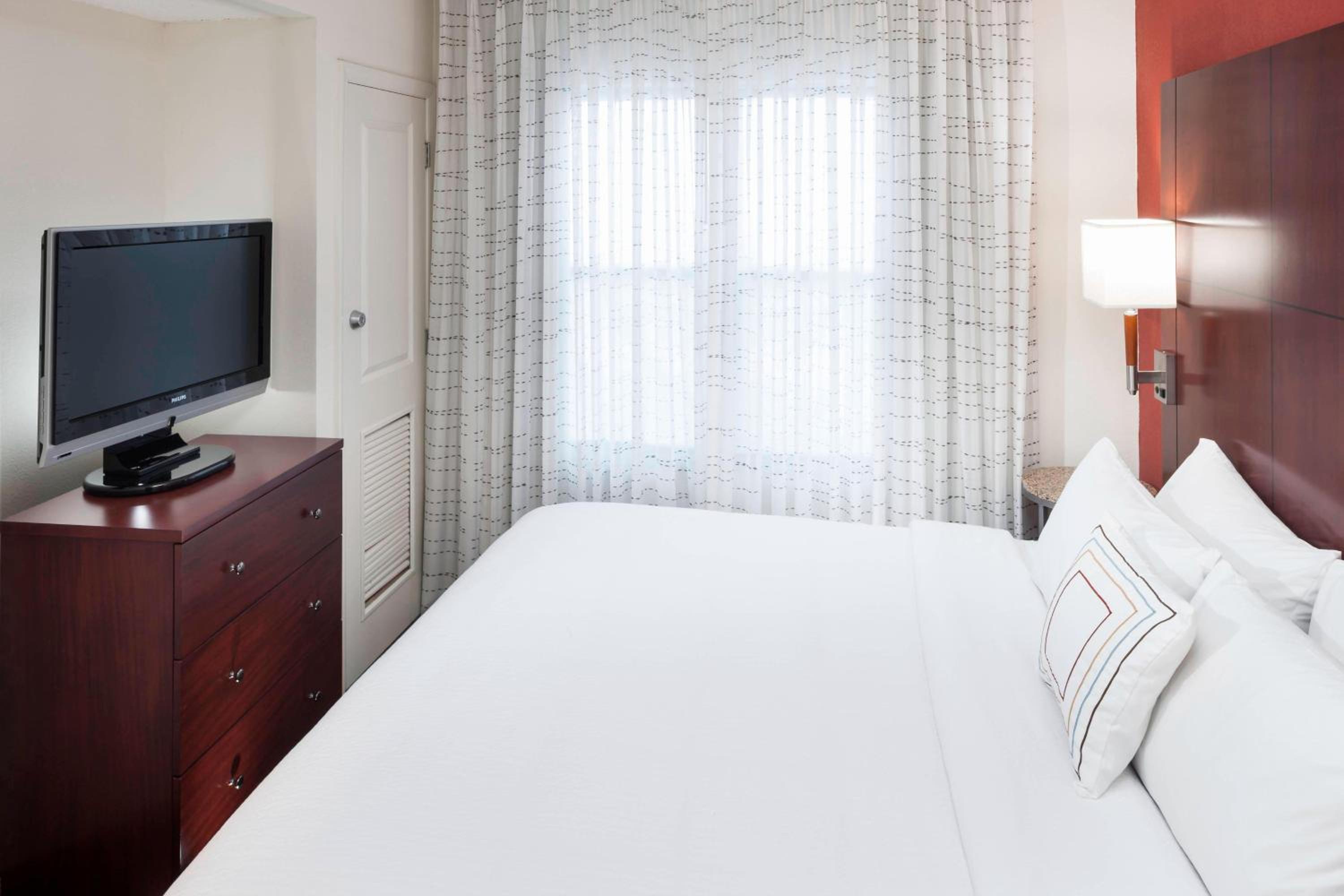 One-Bedroom King Suite with Sofa Bed - Photo 4