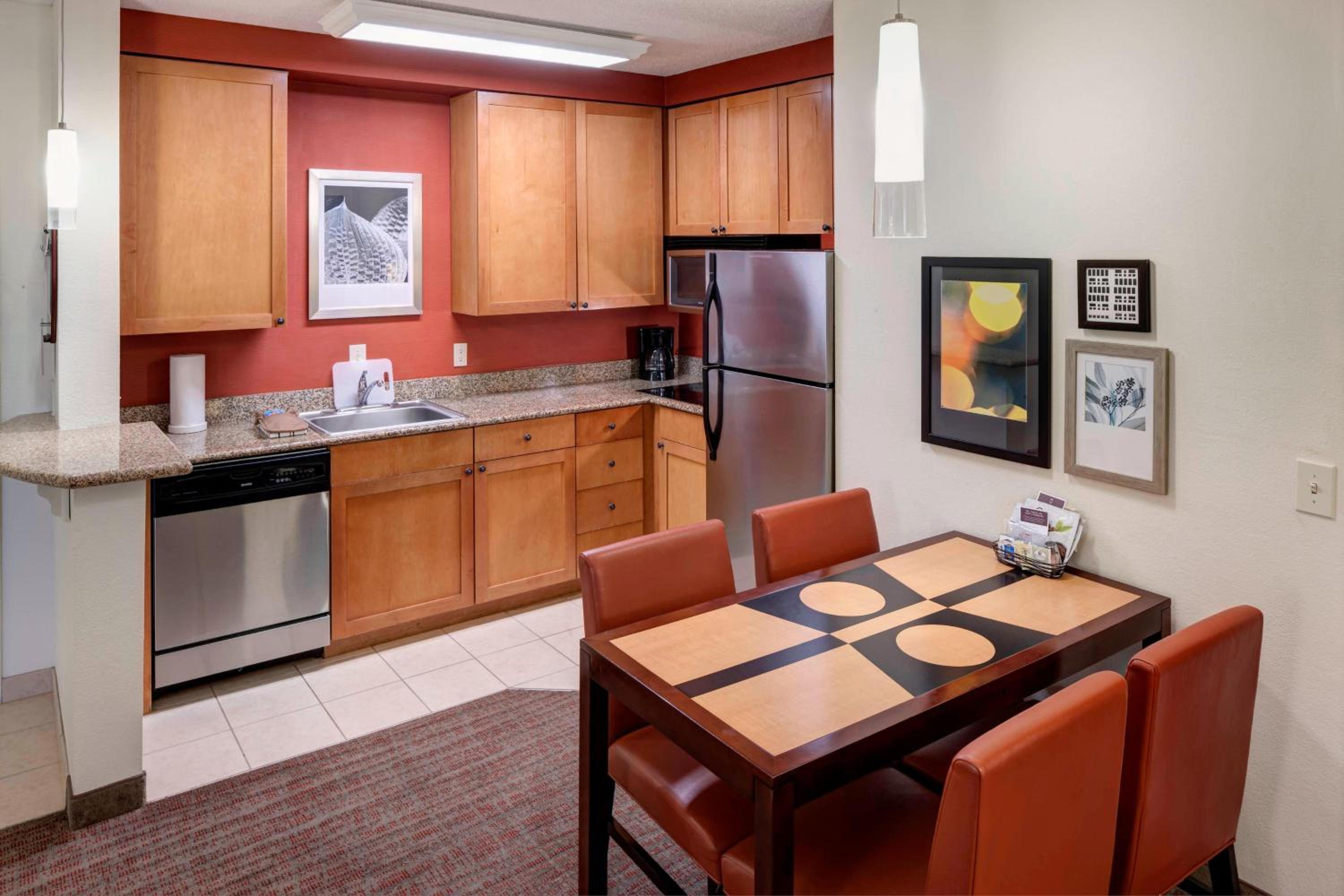 Two-Bedroom Suite - Photo 3