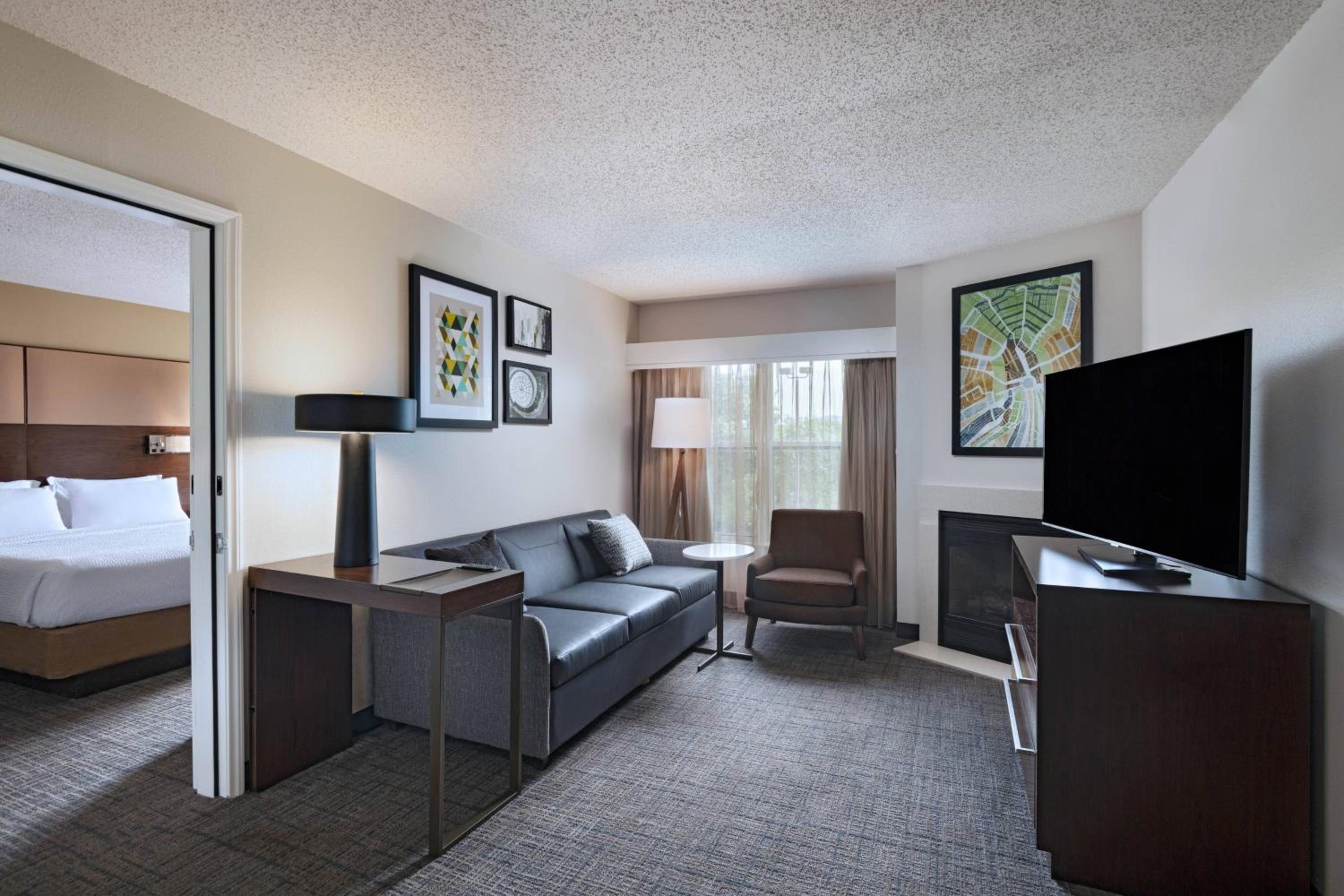 One-Bedroom Queen Suite with Fireplace