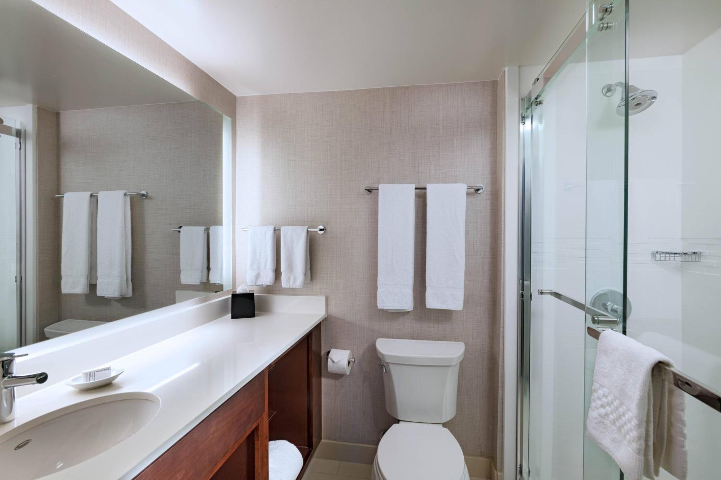 One-Bedroom Smaller Queen Suite