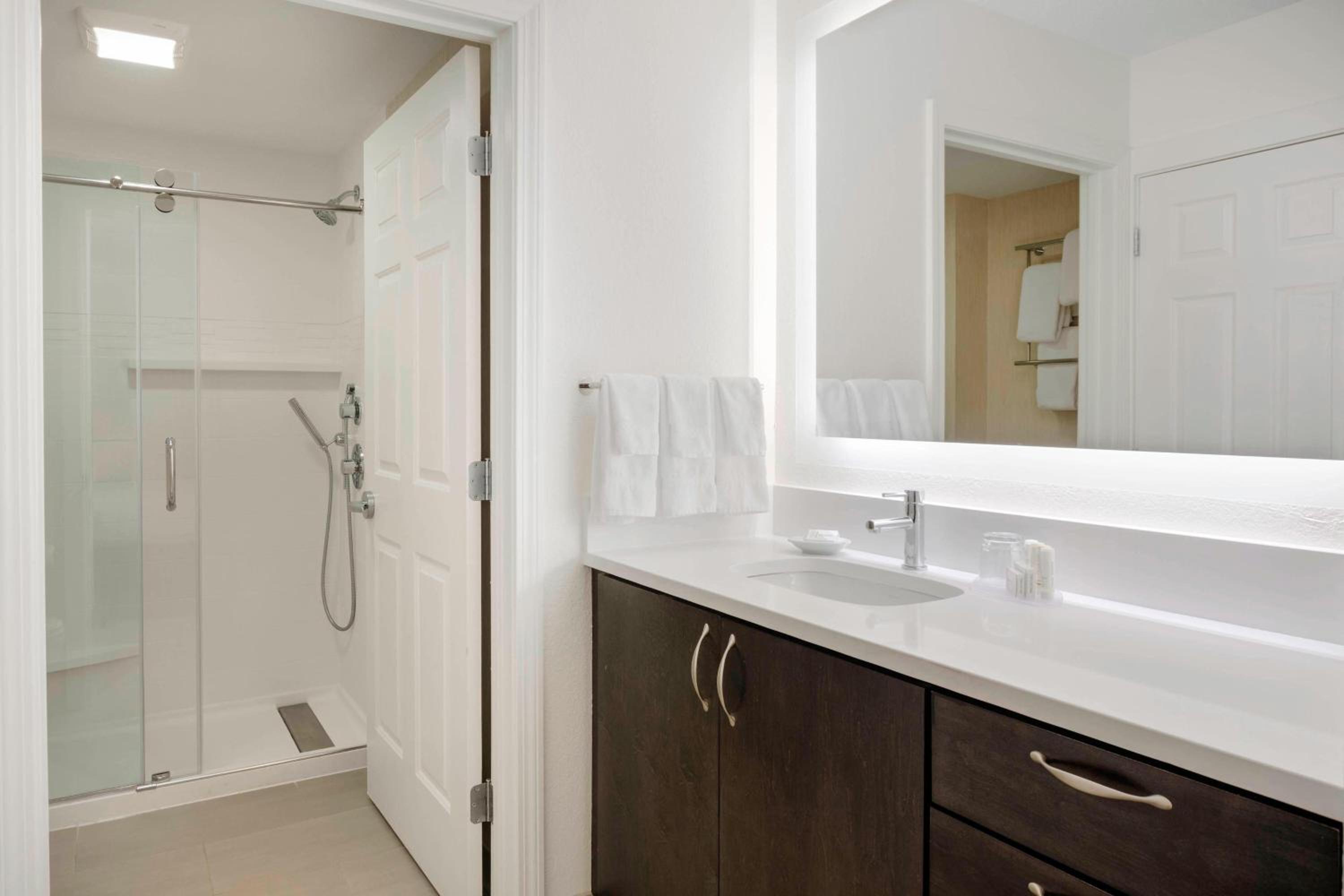 King Studio with Sofa Bed and Transfer Shower - Mobility Accessible photo 2