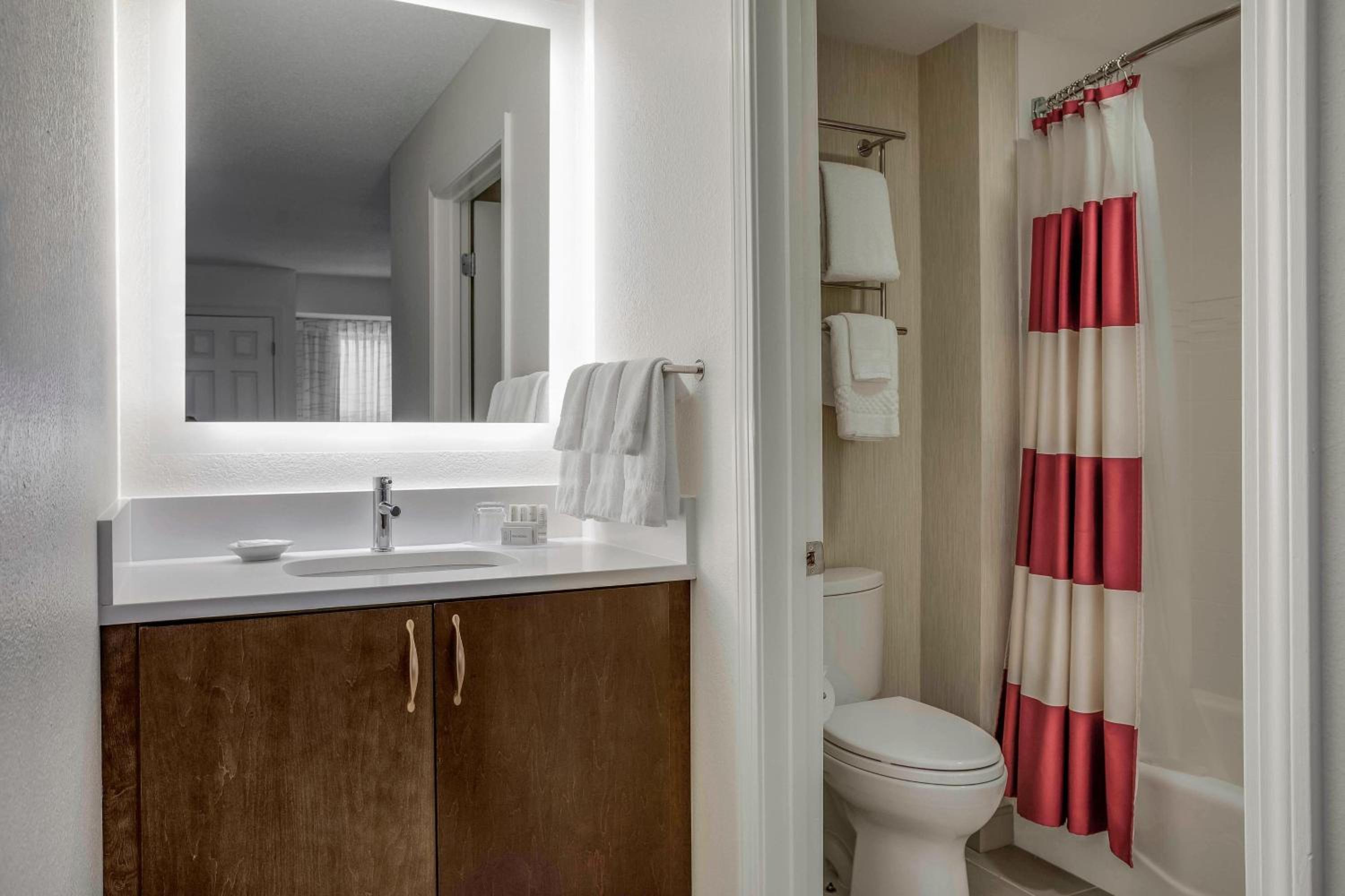 Two-Bedroom Suite photo 2