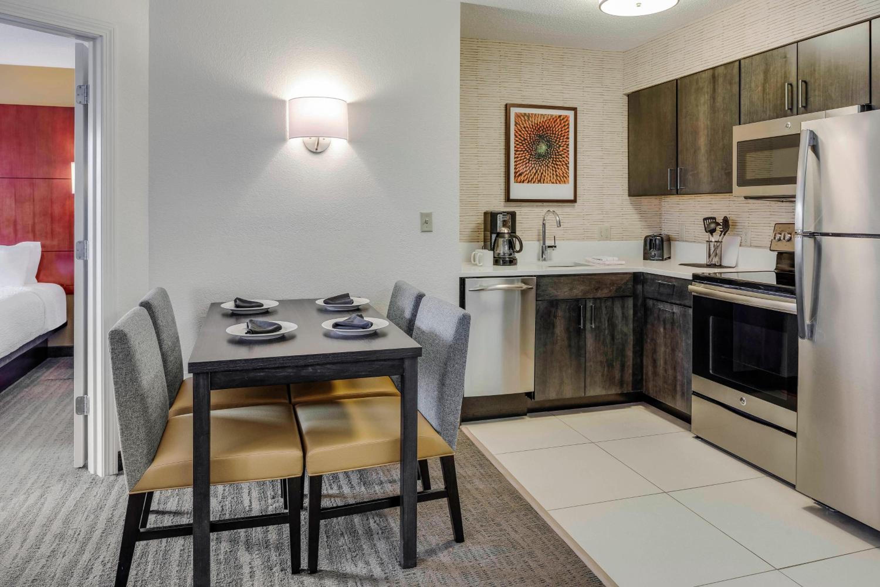 Two-Bedroom Suite - Hearing Accessible photo 3