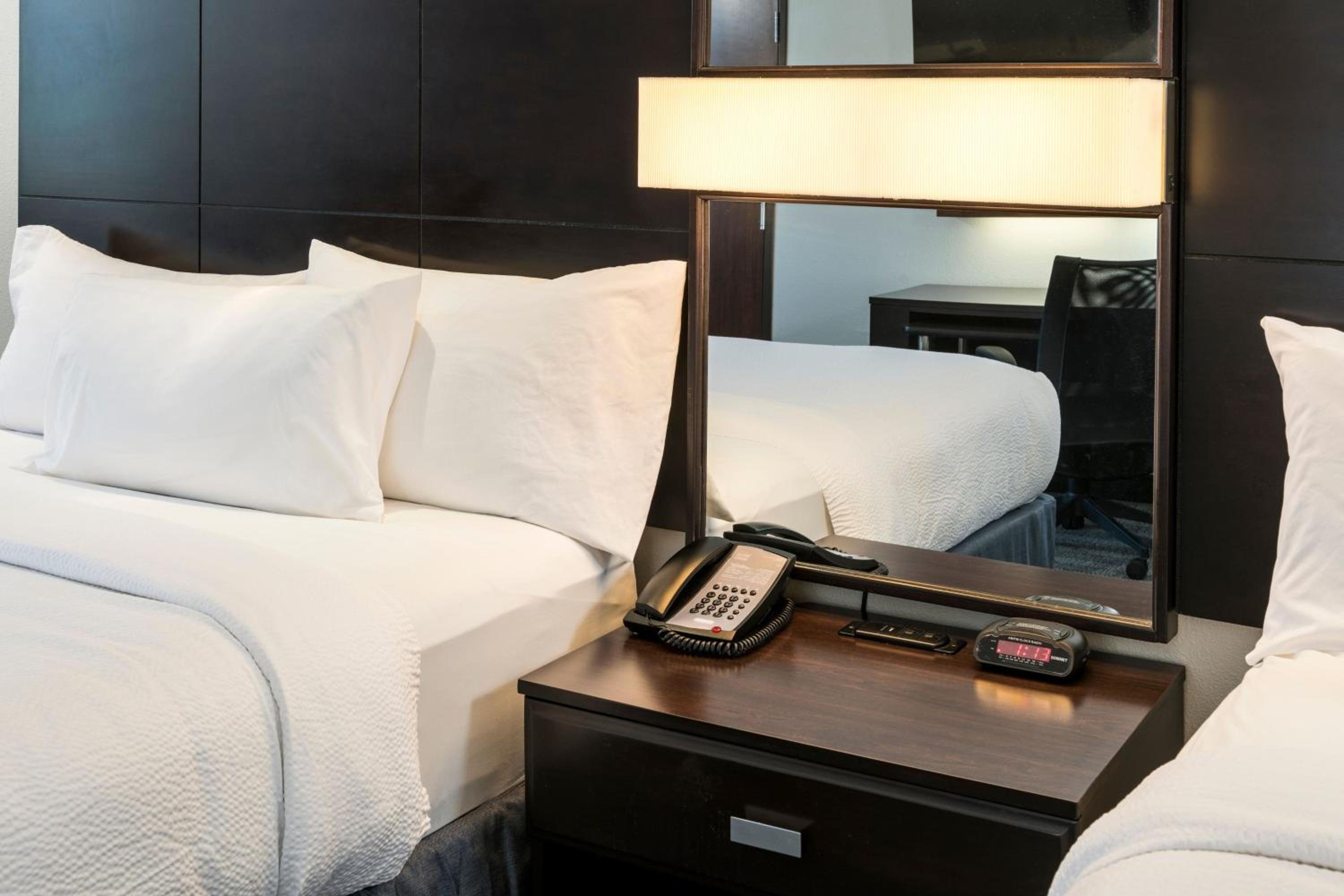 Queen Room with Two Queen Beds - Hearing Accessible photo 2