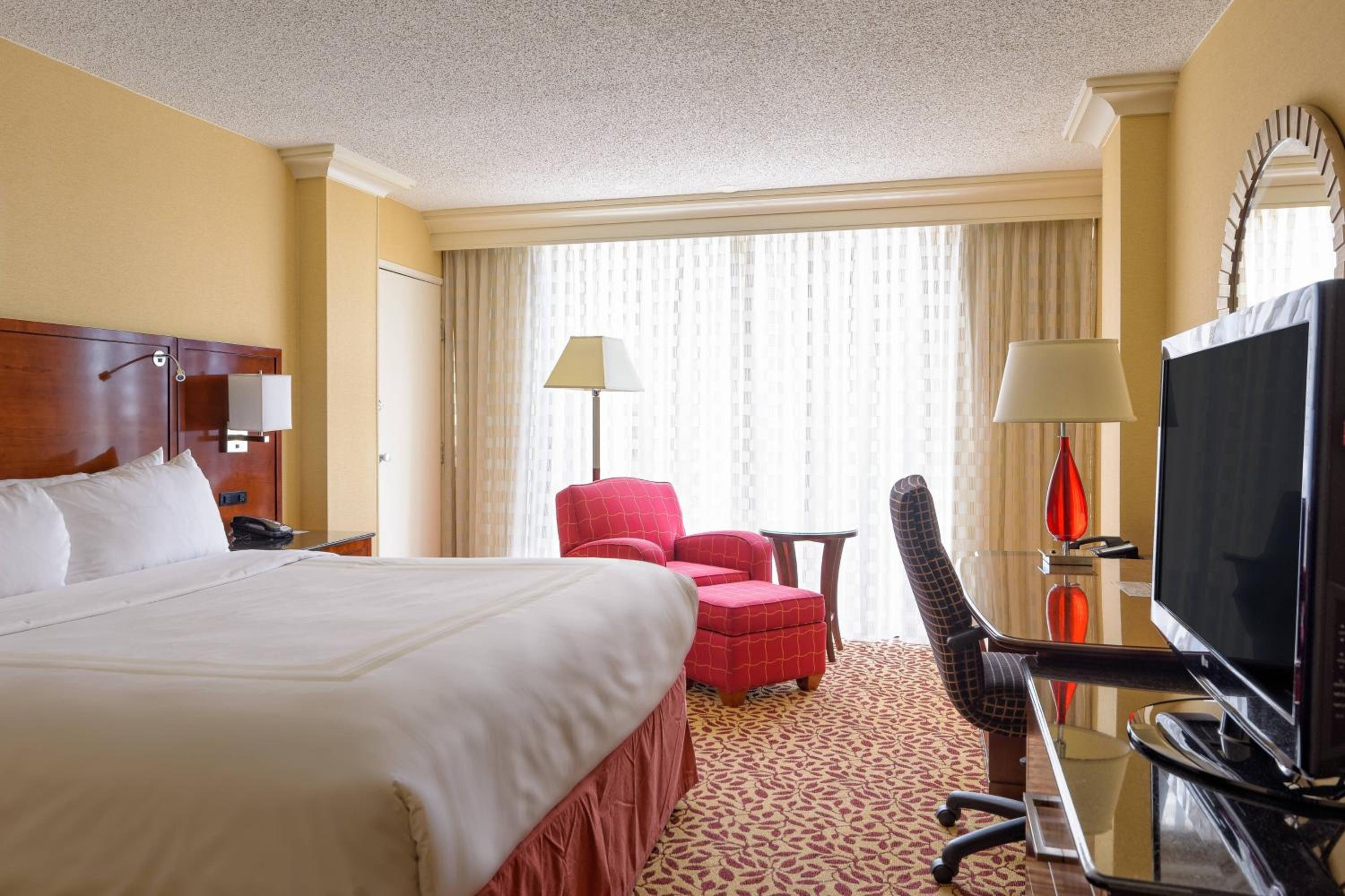 Guest Room, King Bed