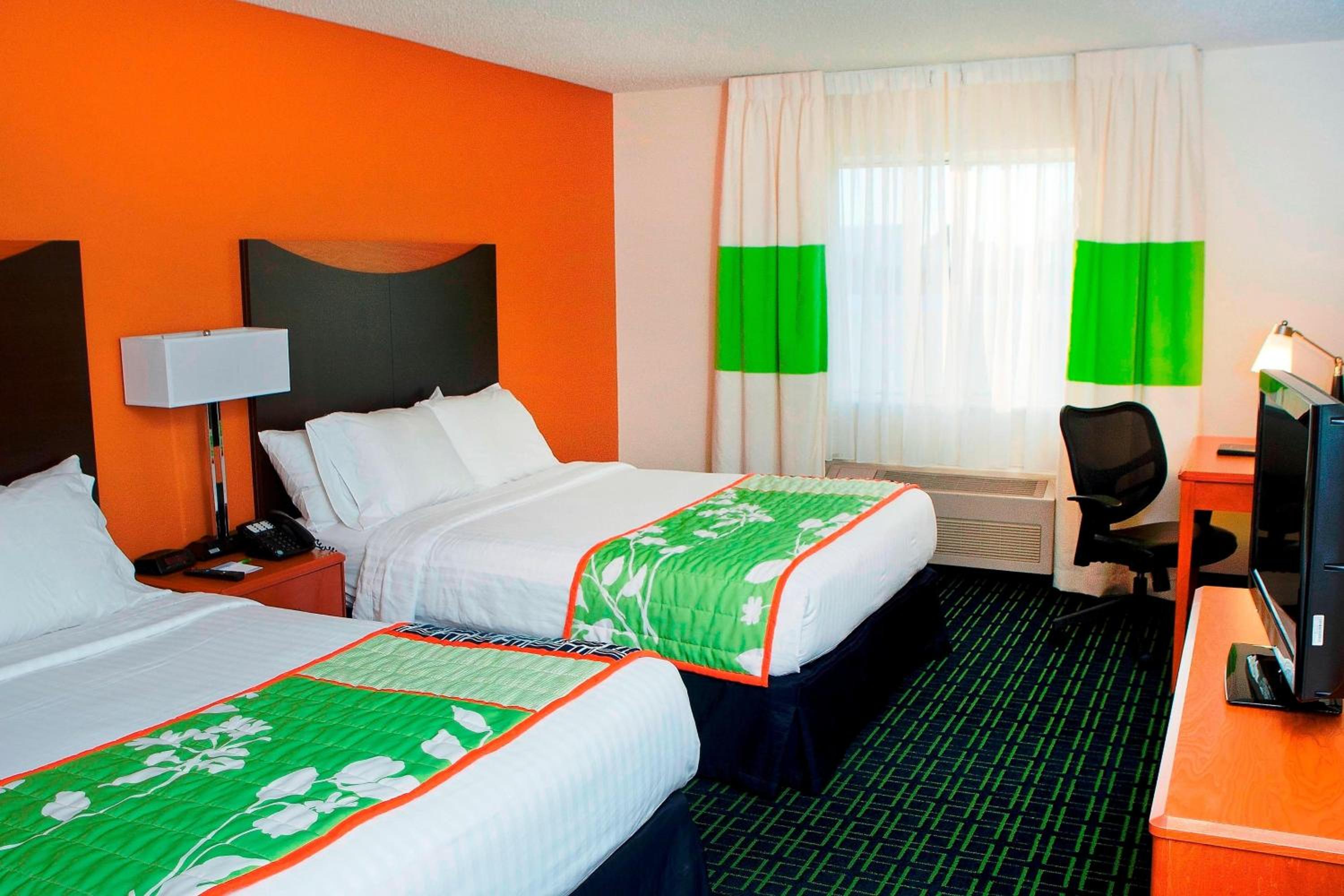 Queen Room with Two Queen Beds - Photo 1