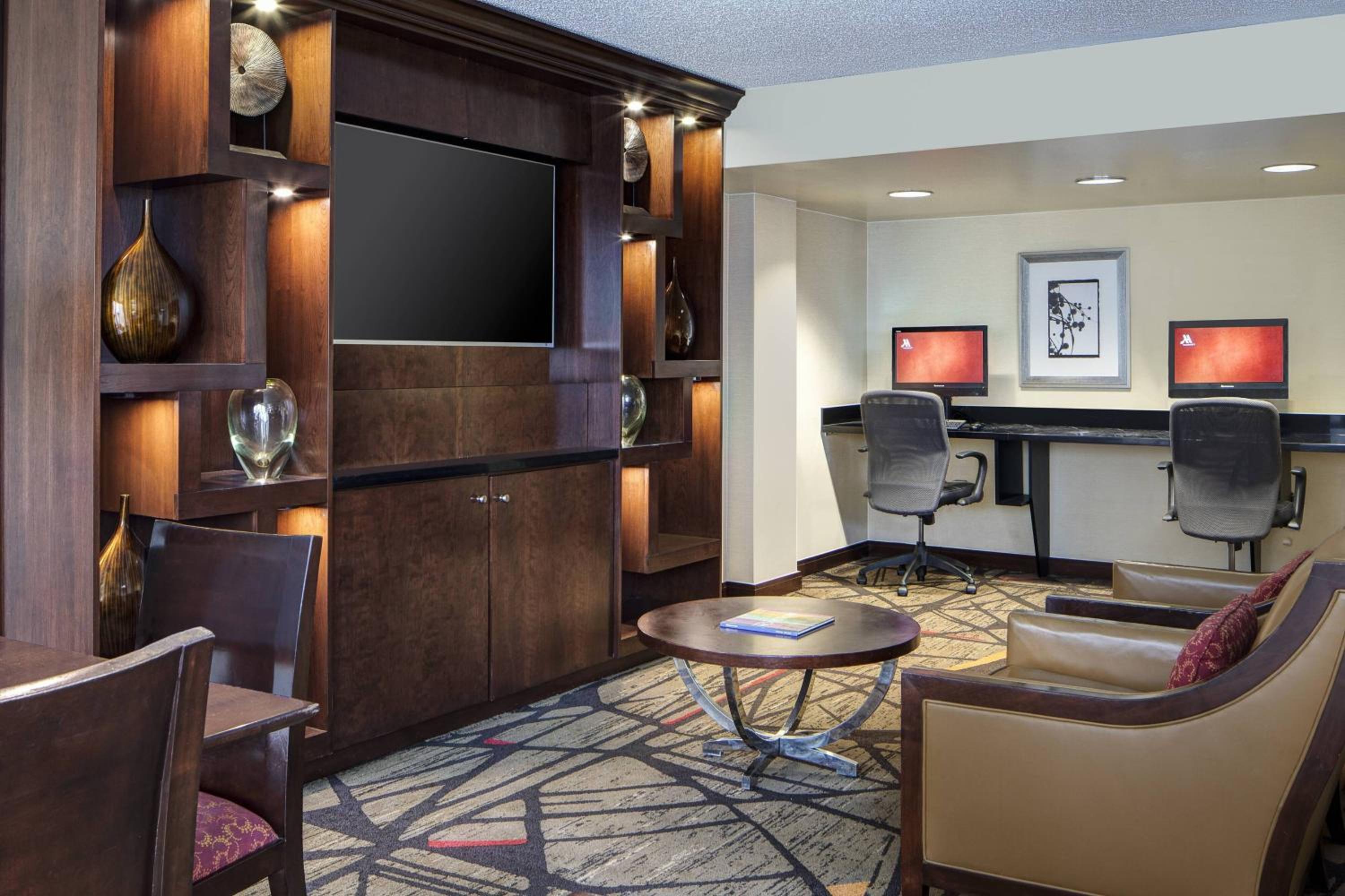 Concierge Level Guest Room, King Bed - Photo 2