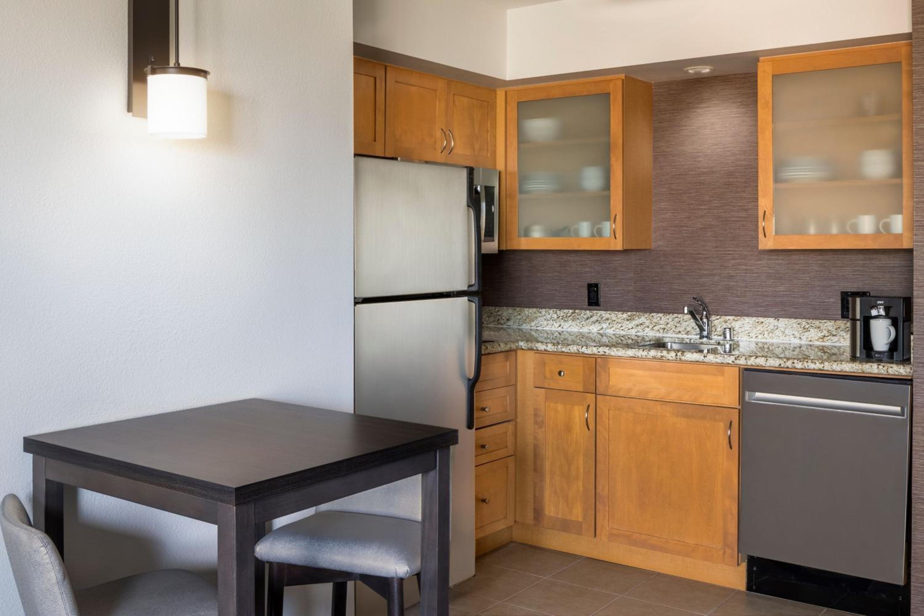 One-Bedroom Suite - Photo 3