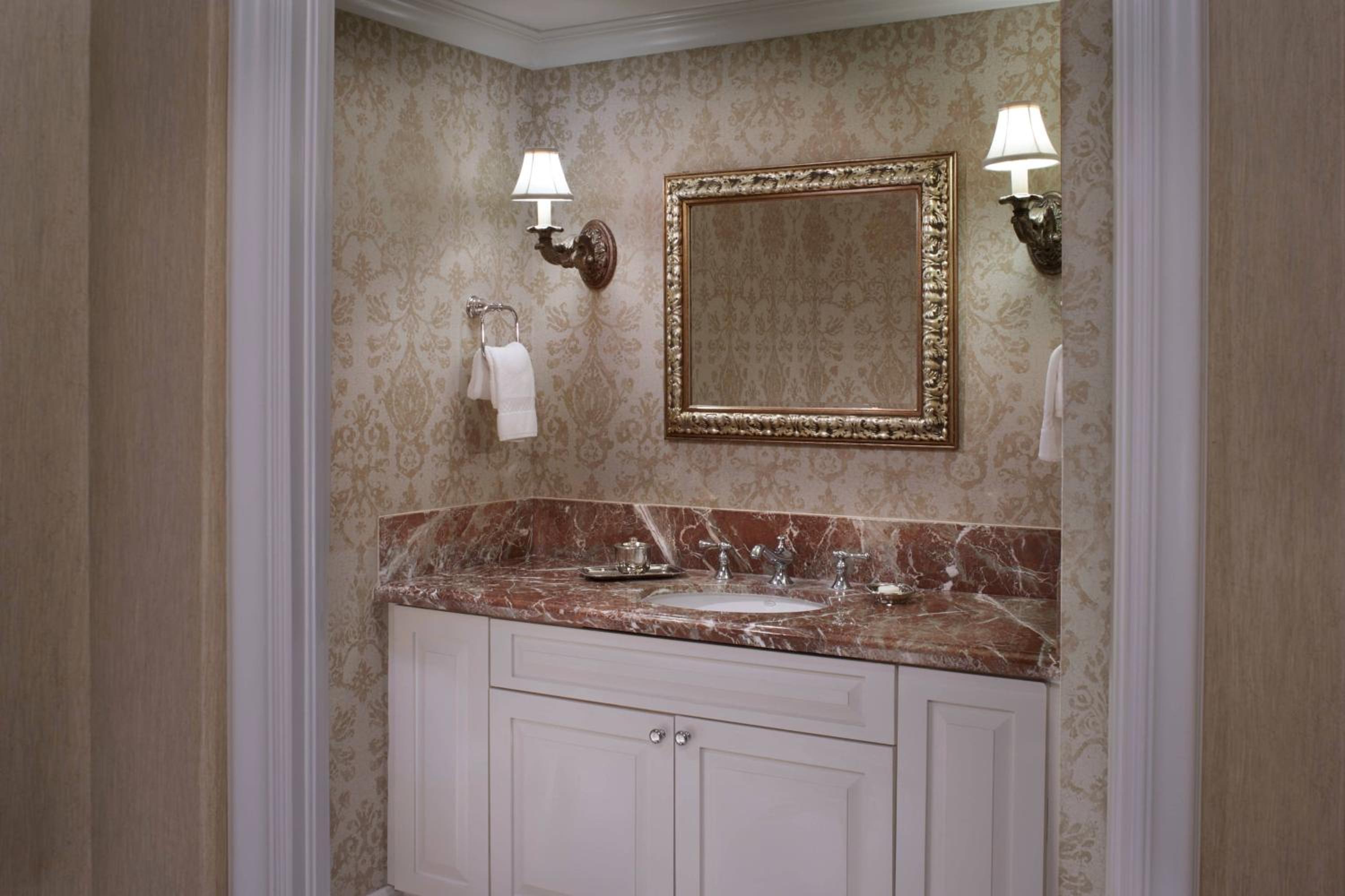 One-Bedroom Executive Suite - City View thumbnail 5