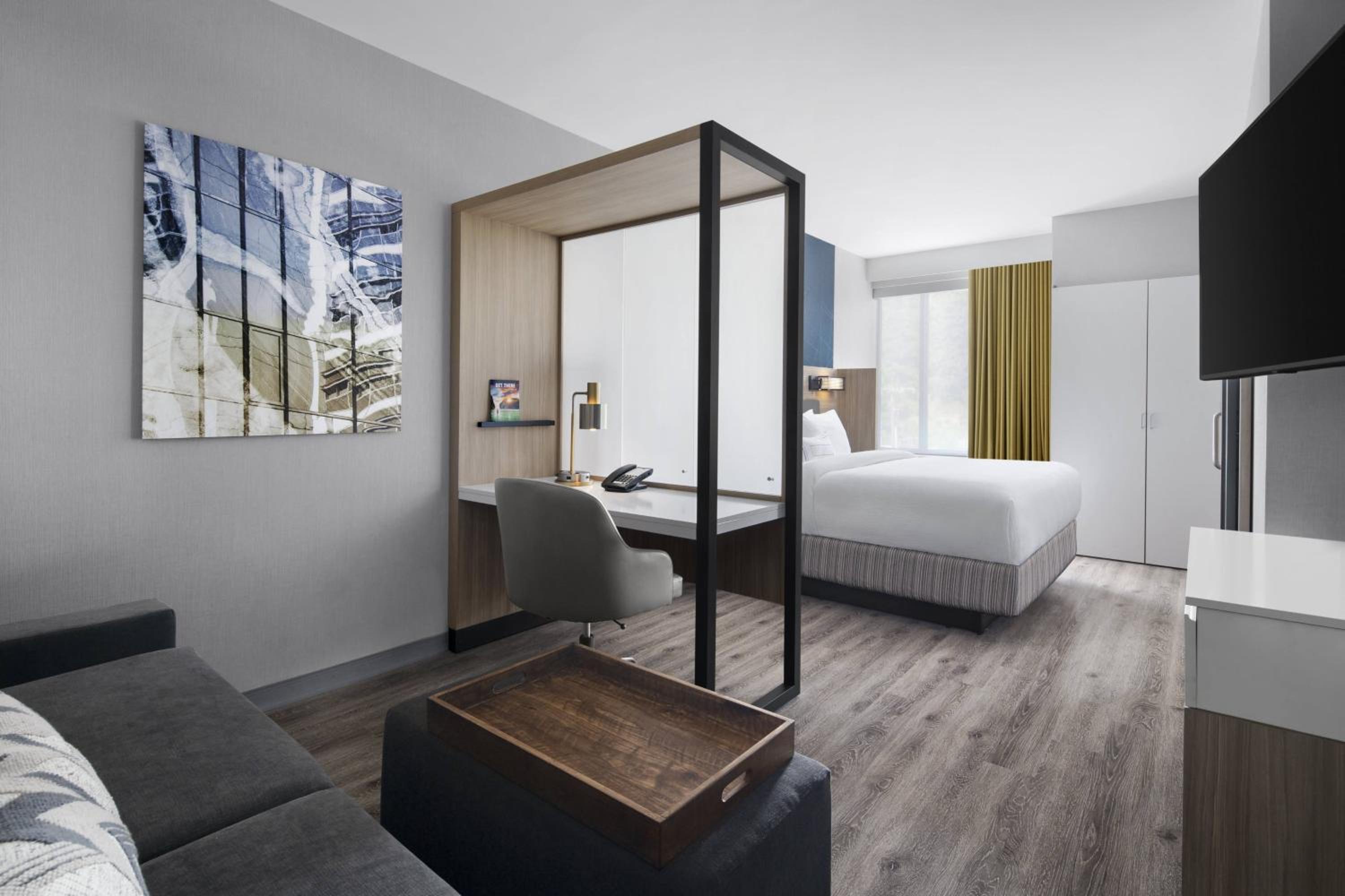 King Suite with Trundle Bed and Adapted Tub - Mobility and Hearing Accessible - Photo 1