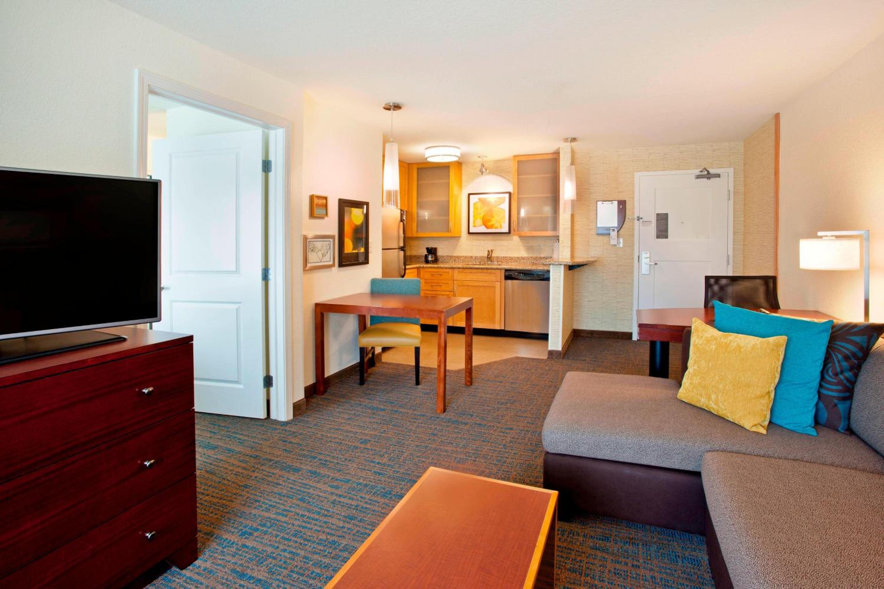 One-Bedroom King Suite with Sofa Bed - Photo 8