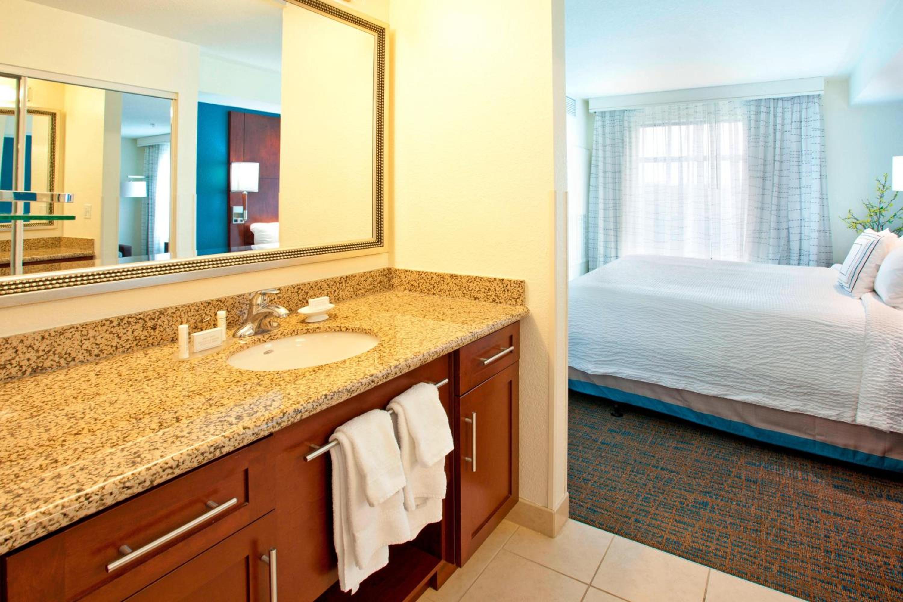 One-Bedroom King Suite with Sofa Bed - Photo 4