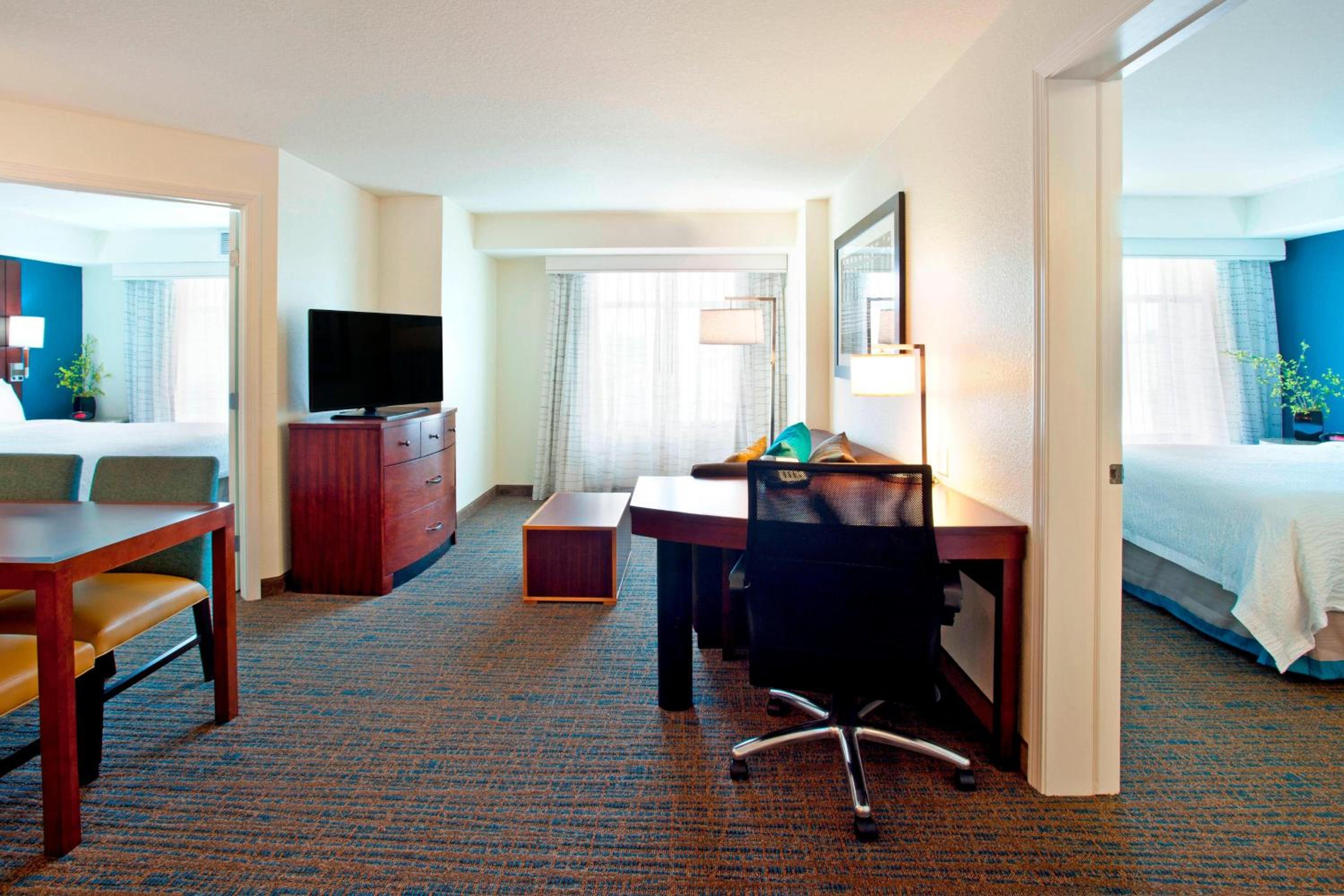 Two-Bedroom Suite - Photo 8