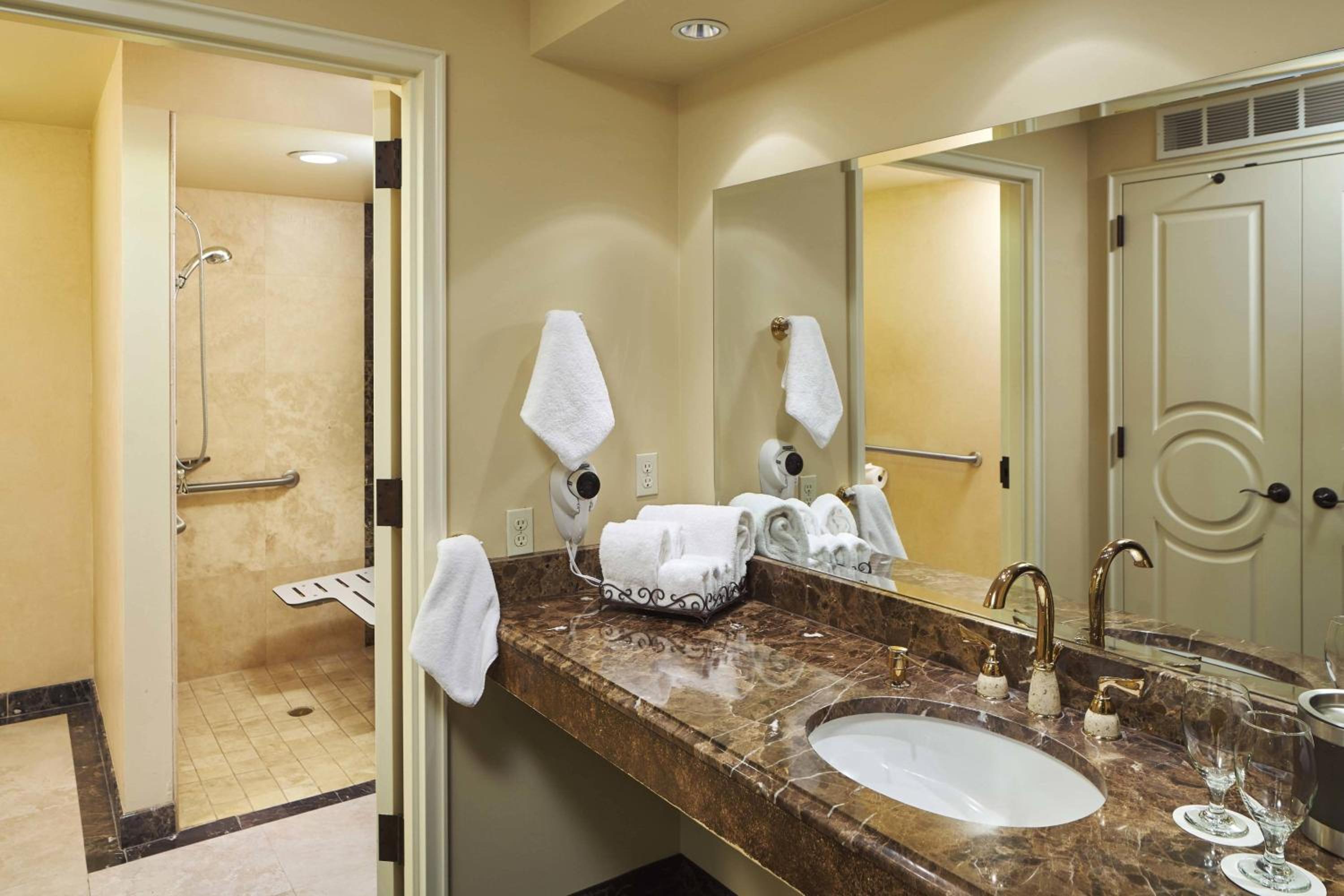 Deluxe Queen Room with Two Queen Beds