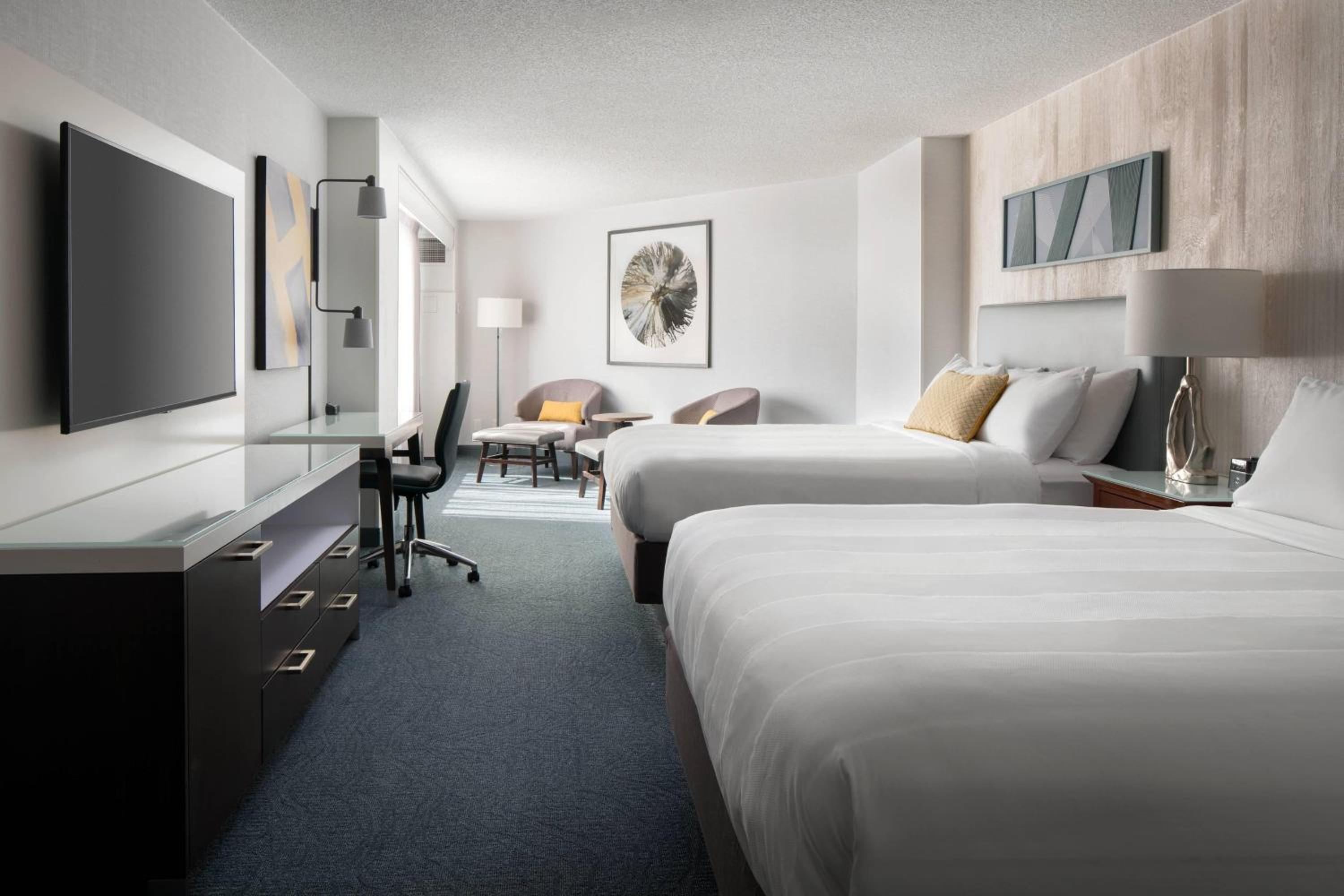 Queen Suite with Two Queen Beds thumbnail 5