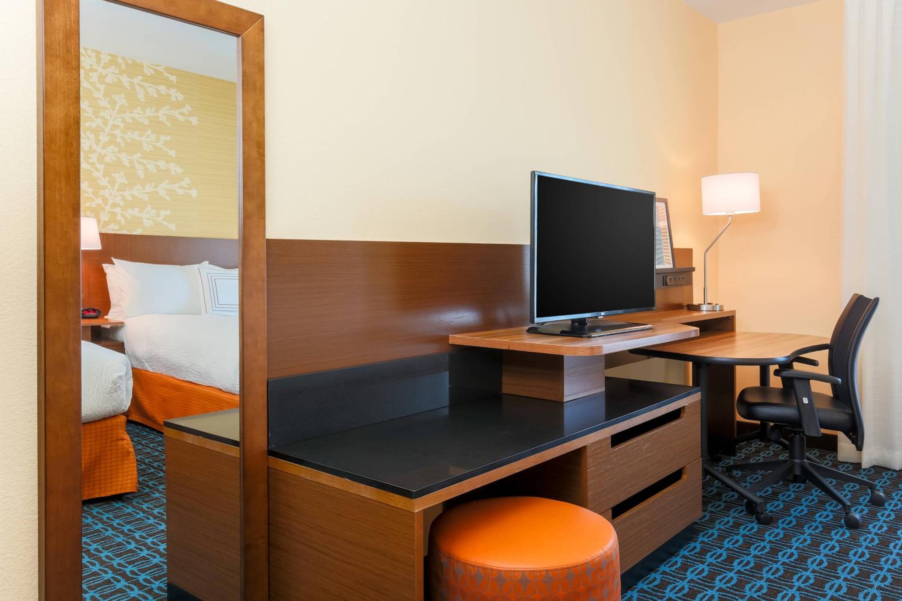 Queen Room with Two Queen Beds - Hearing Accessible photo 2