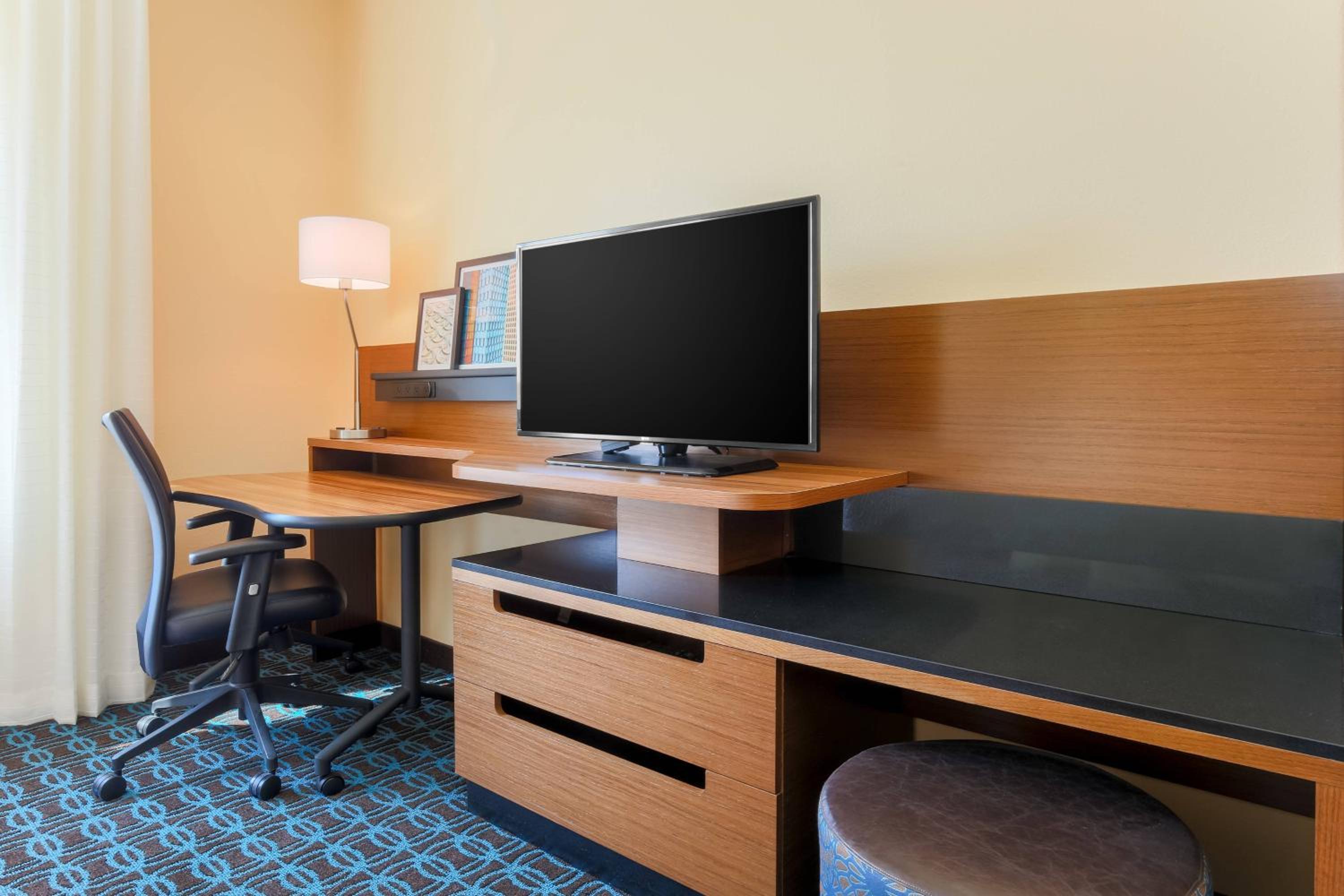 King Room - Hearing Accessible photo 2
