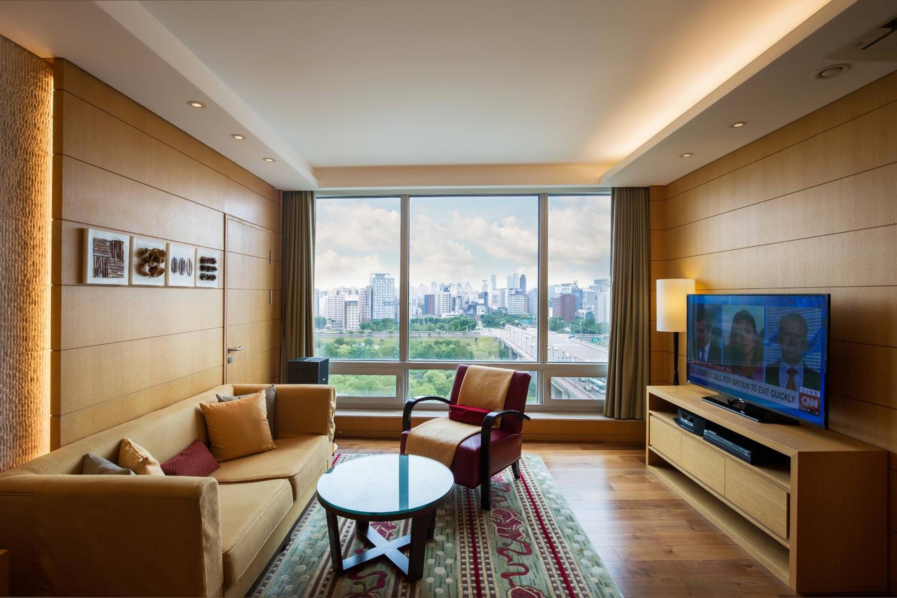 One-Bedroom Suite - Photo 1