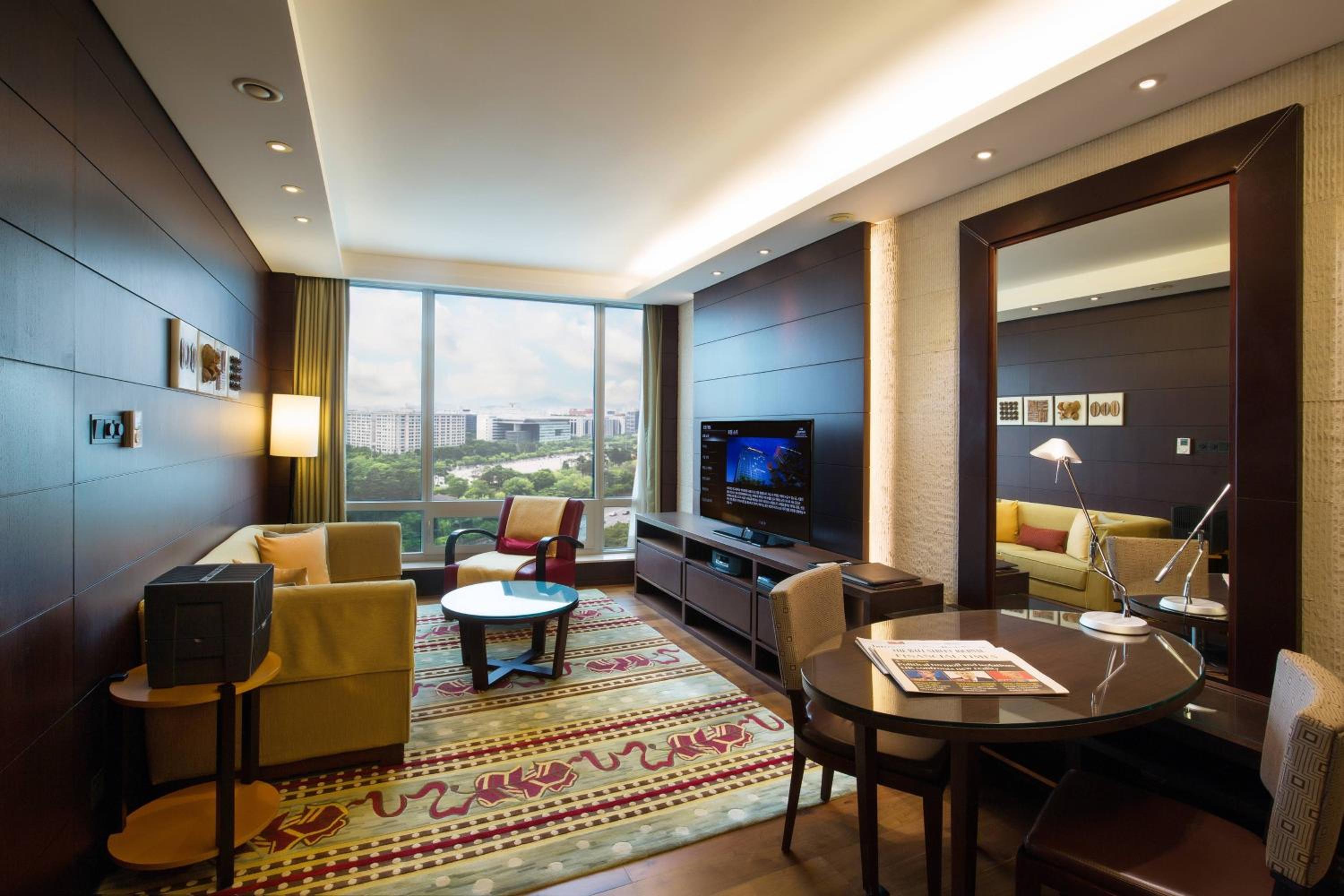 One-Bedroom Executive Suite  - Photo 1