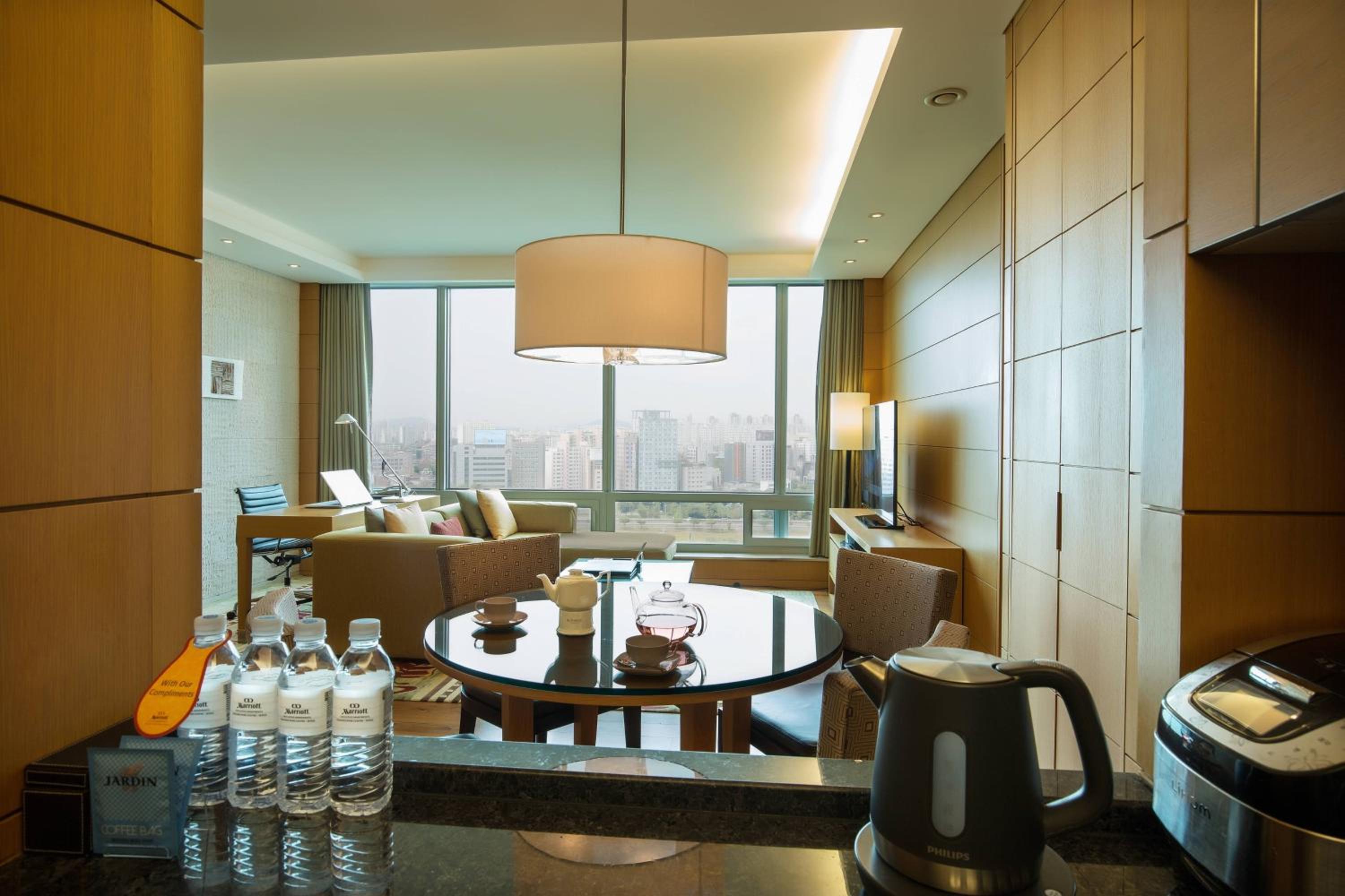 Two-Bedroom Executive Suite - Photo 3