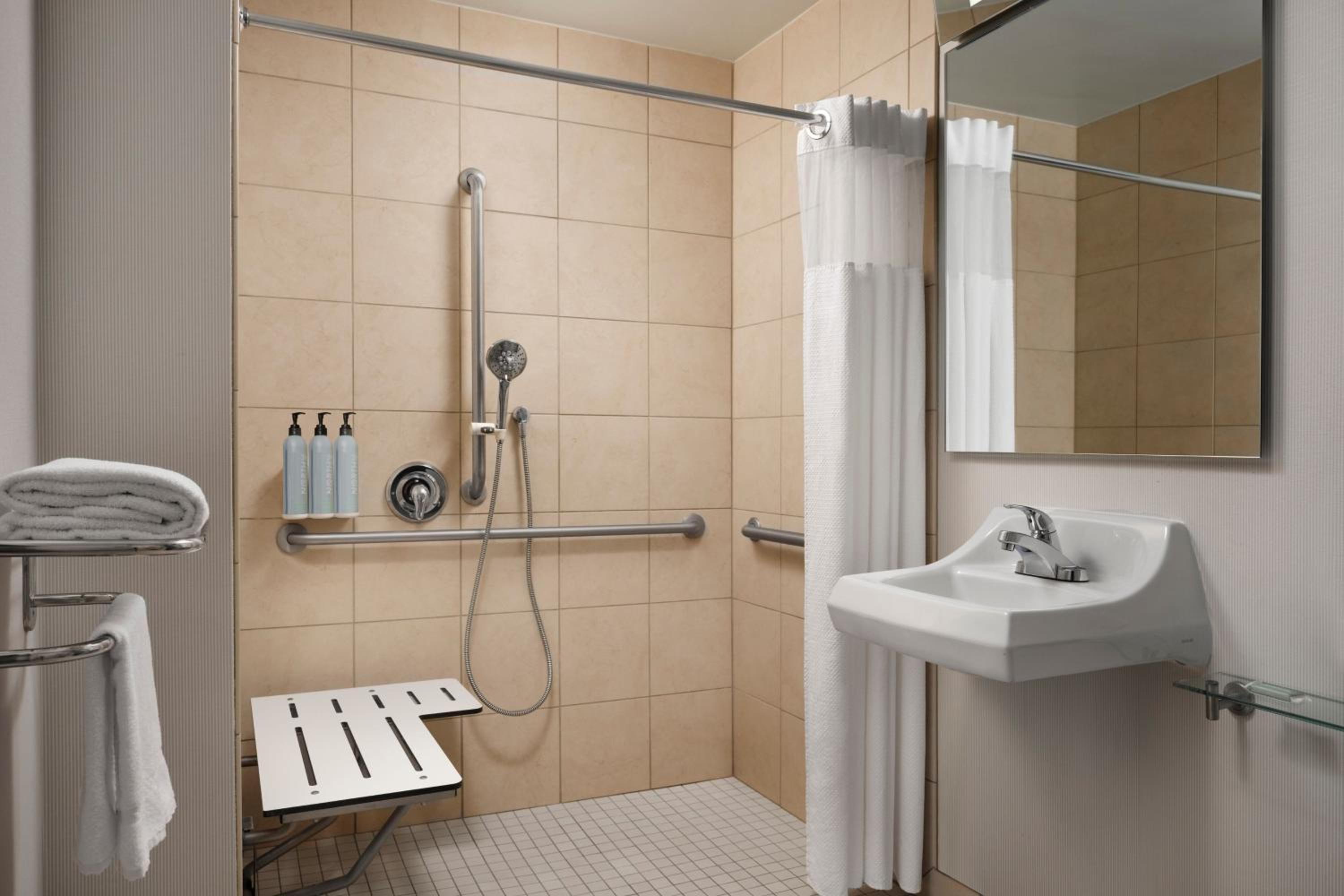 King Room with Roll-in Shower - Mobility and Hearing Accessible - Photo 2