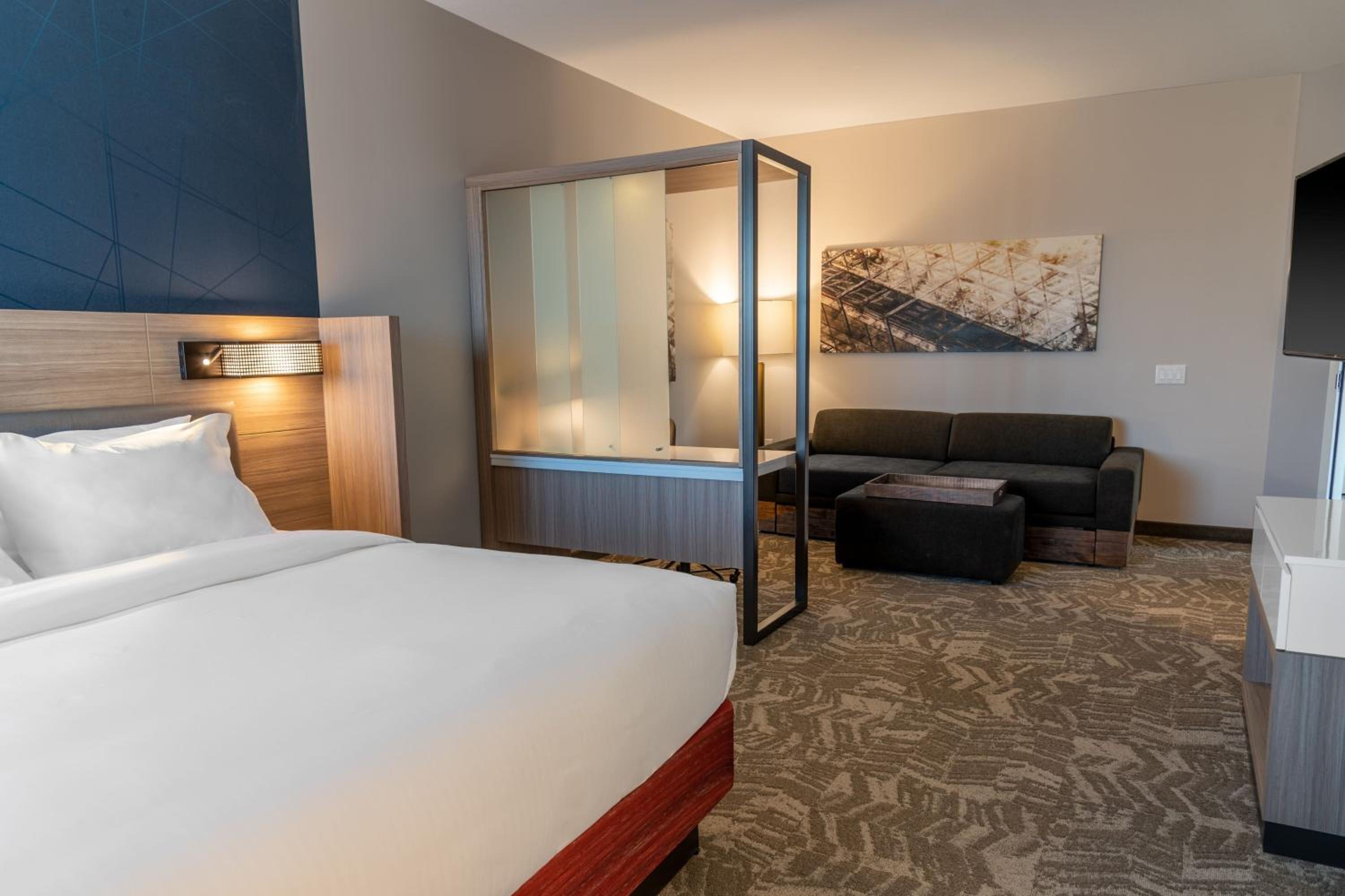 Extended, Suite with King, Trundle bed photo 3