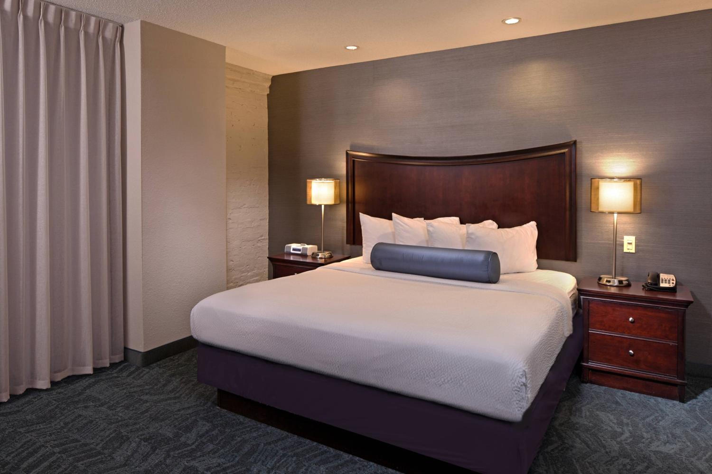 2 Bedroom Larger Suite, High floor - Photo 5