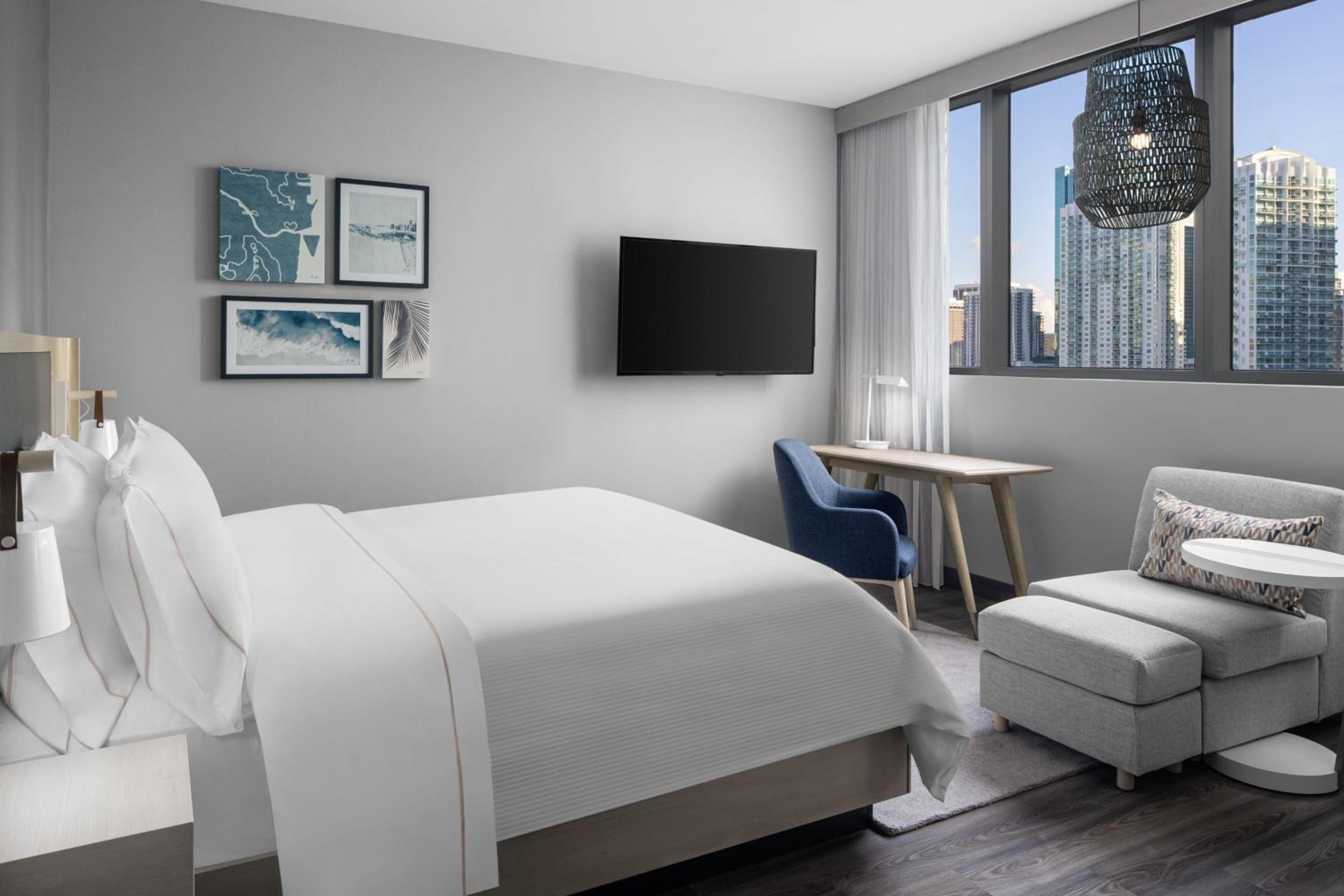 King Studio with City View and Roll-in Shower - Mobility Accessible