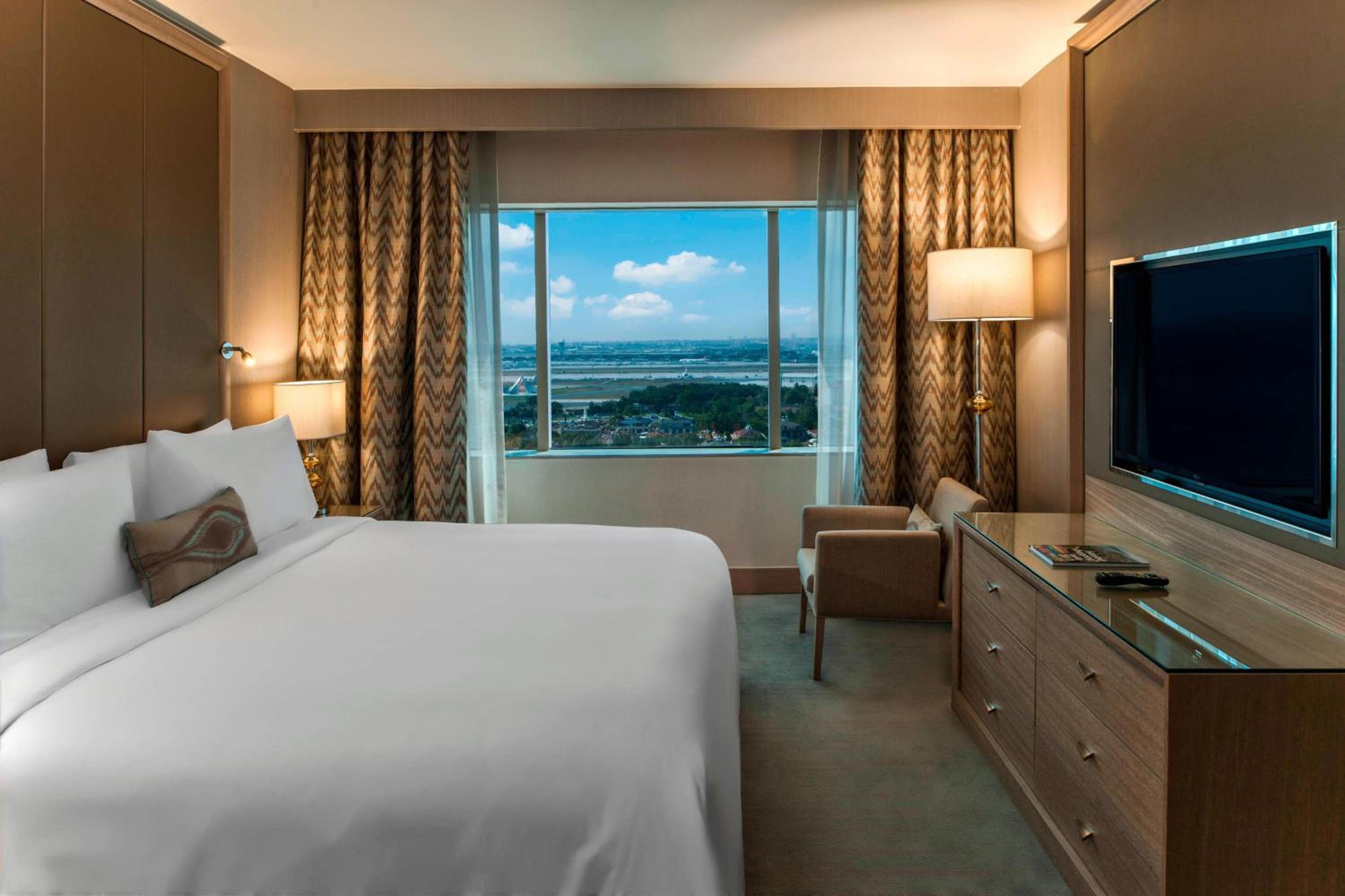 Marmara King Suite with Partial Sea View and Lounge Access
