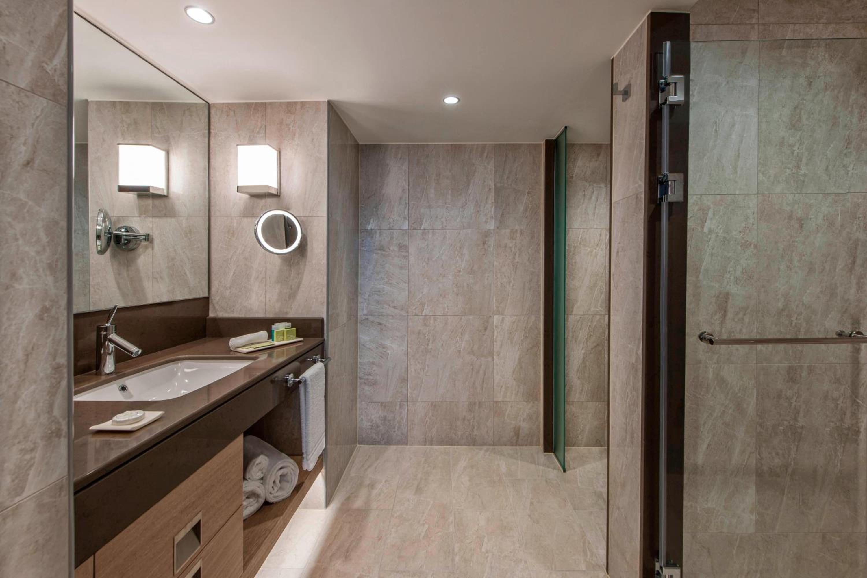 Polat Suite, Club lounge access, Suite, 1 King
