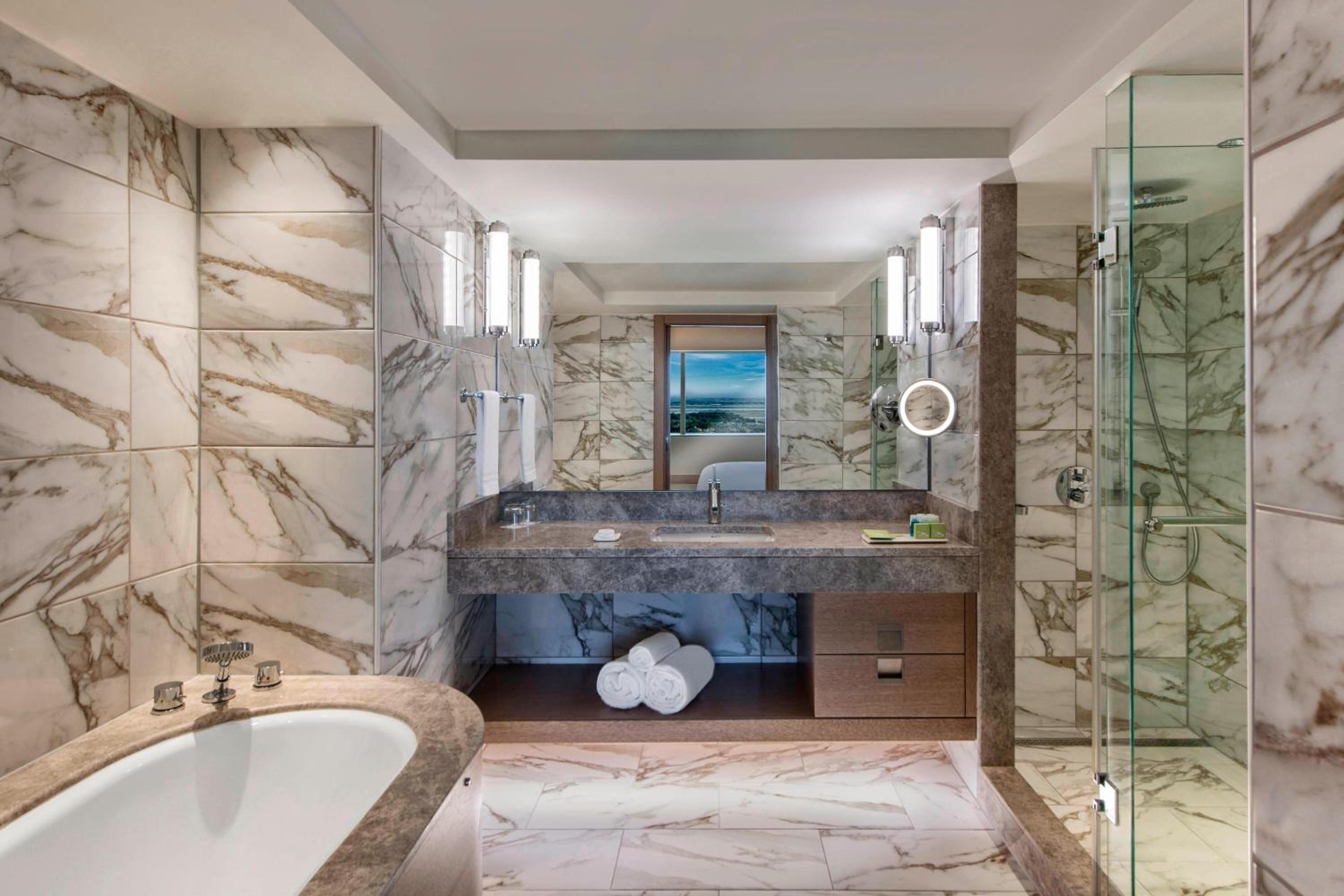 Marmara King Suite with Sea View and Lounge Access