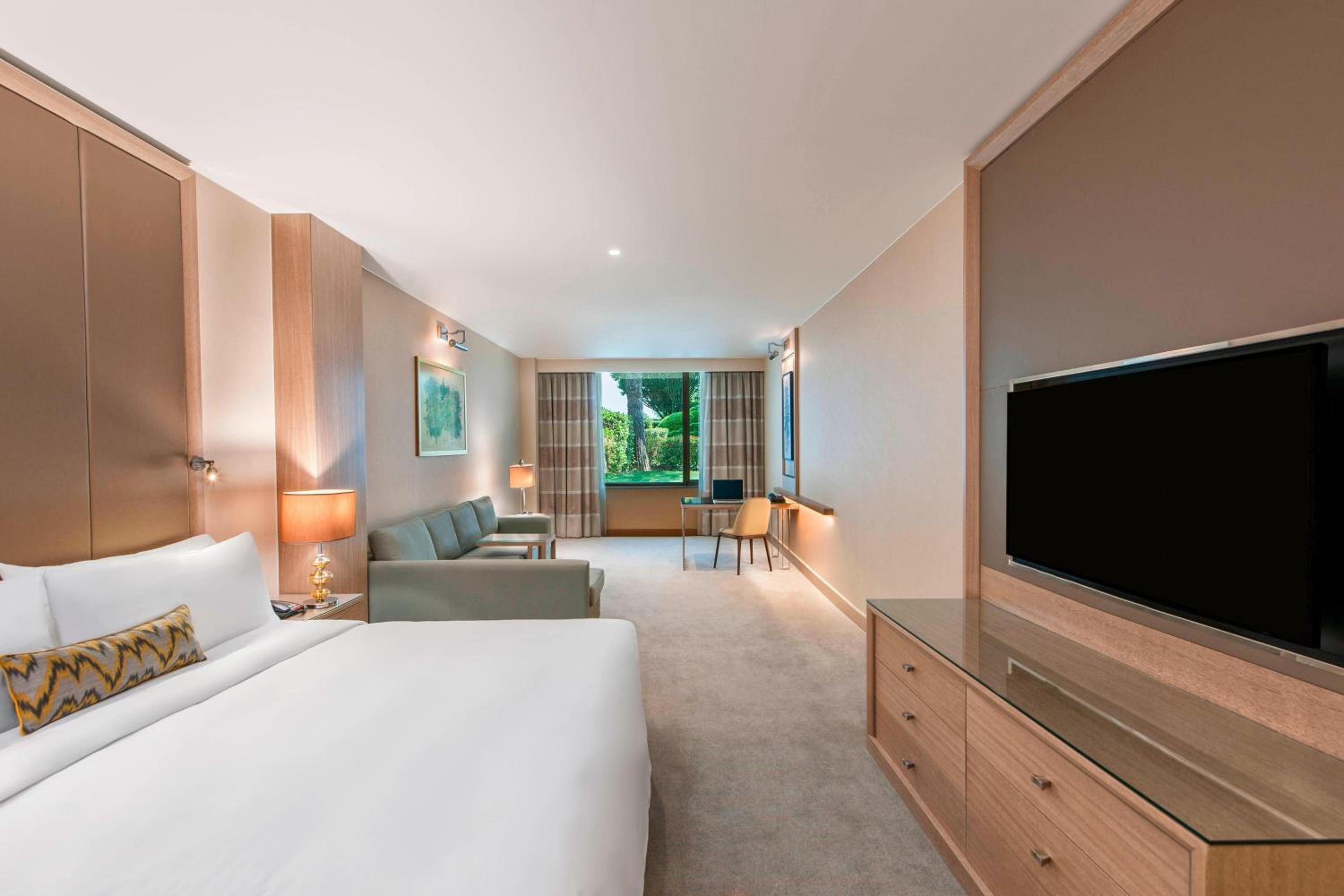 Garden Deluxe King Room